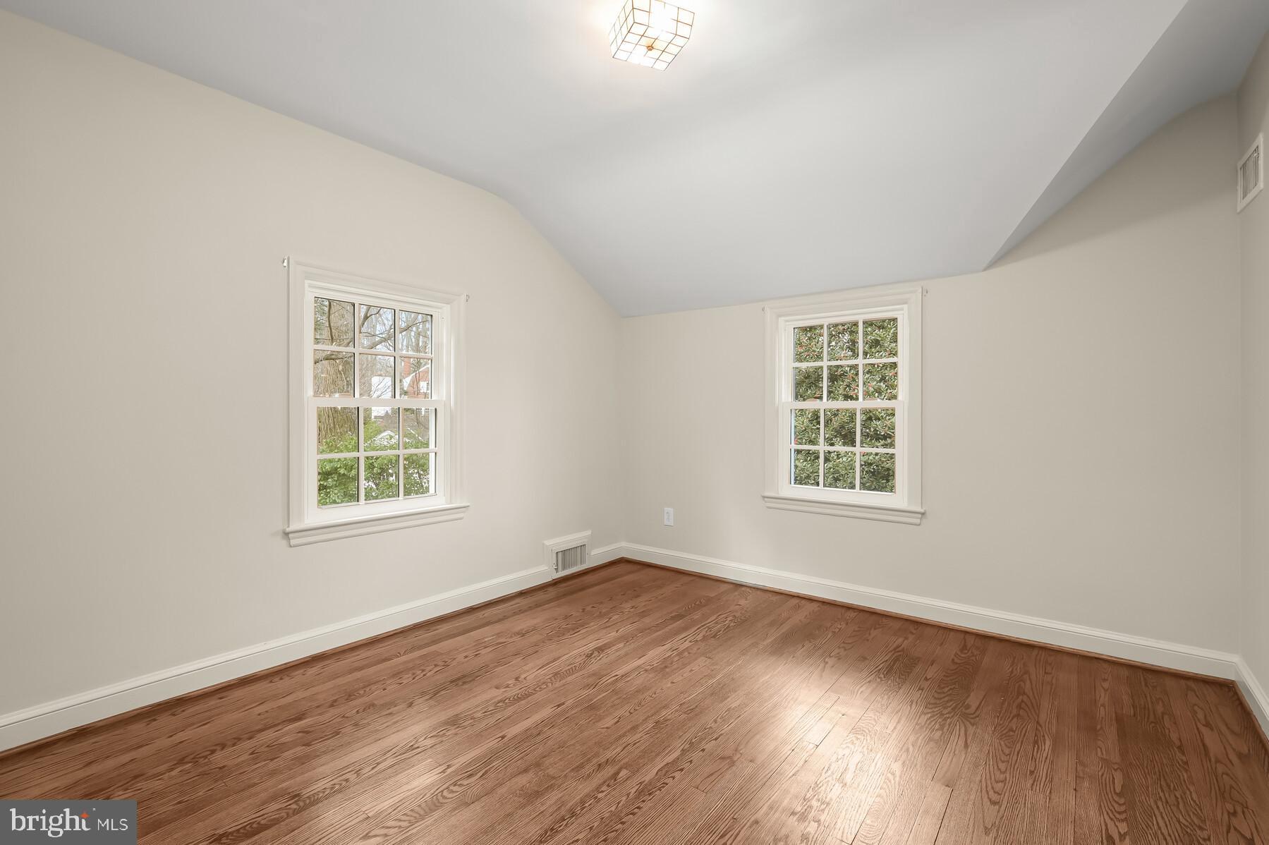 WOODACRES - Residential