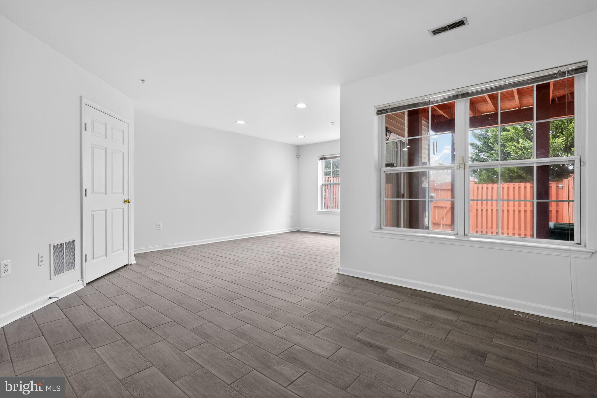 SUMMIT CREEK - Residential