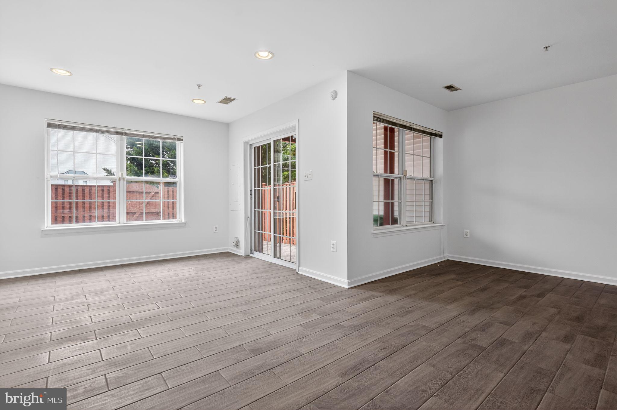 SUMMIT CREEK - Residential