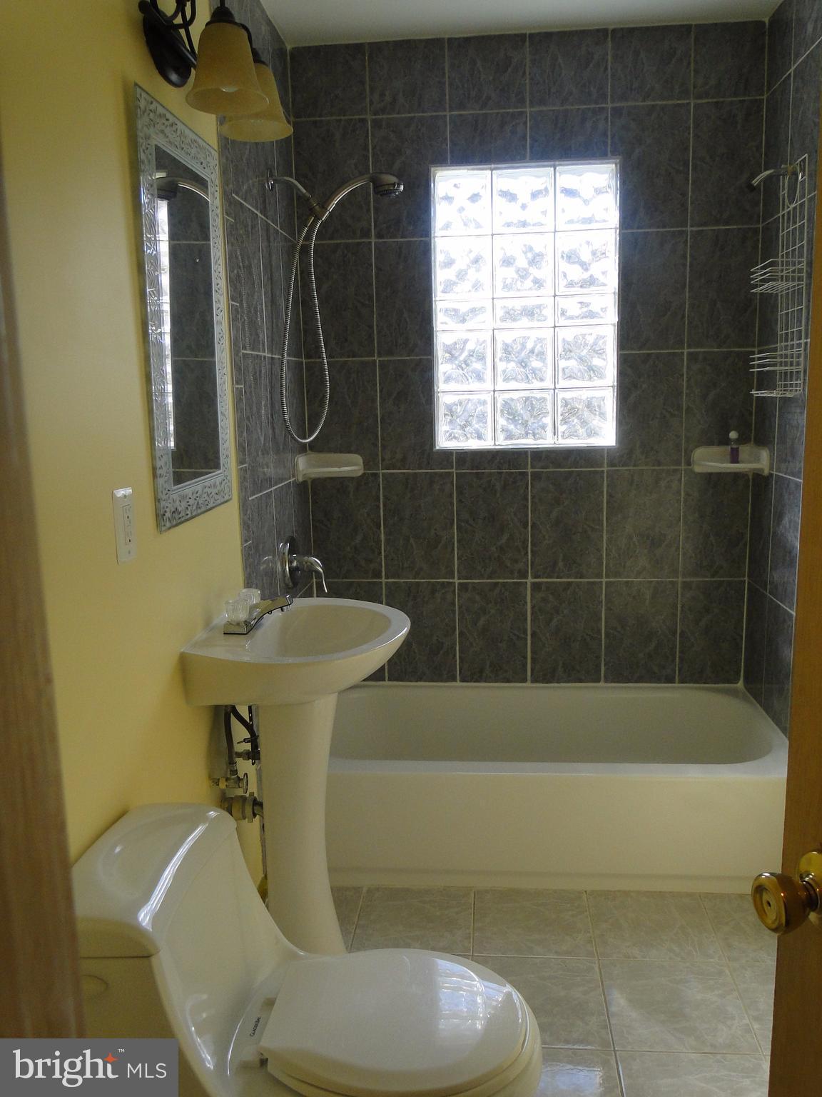 DALE CITY - Residential Lease