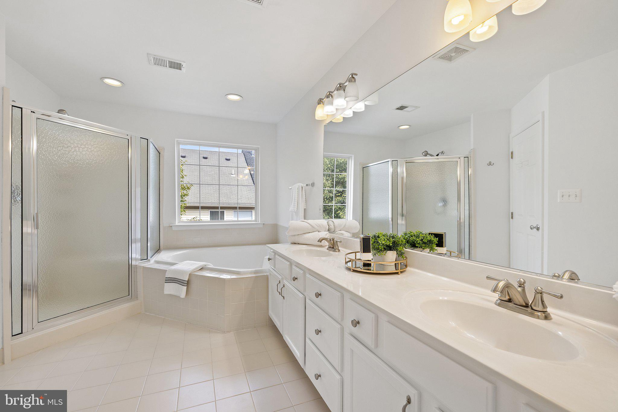 ISLAND CREEK - Residential