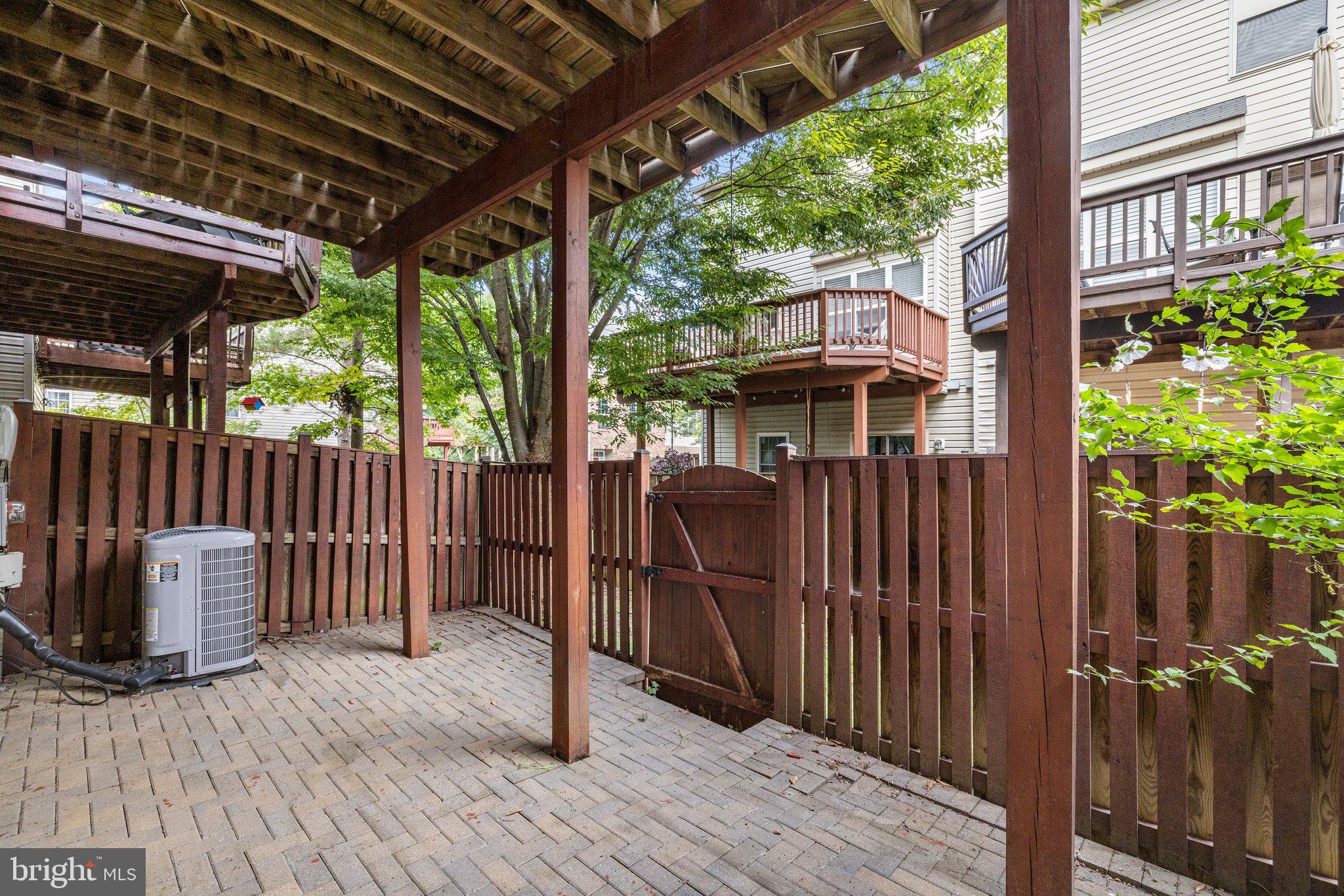 ISLAND CREEK - Residential