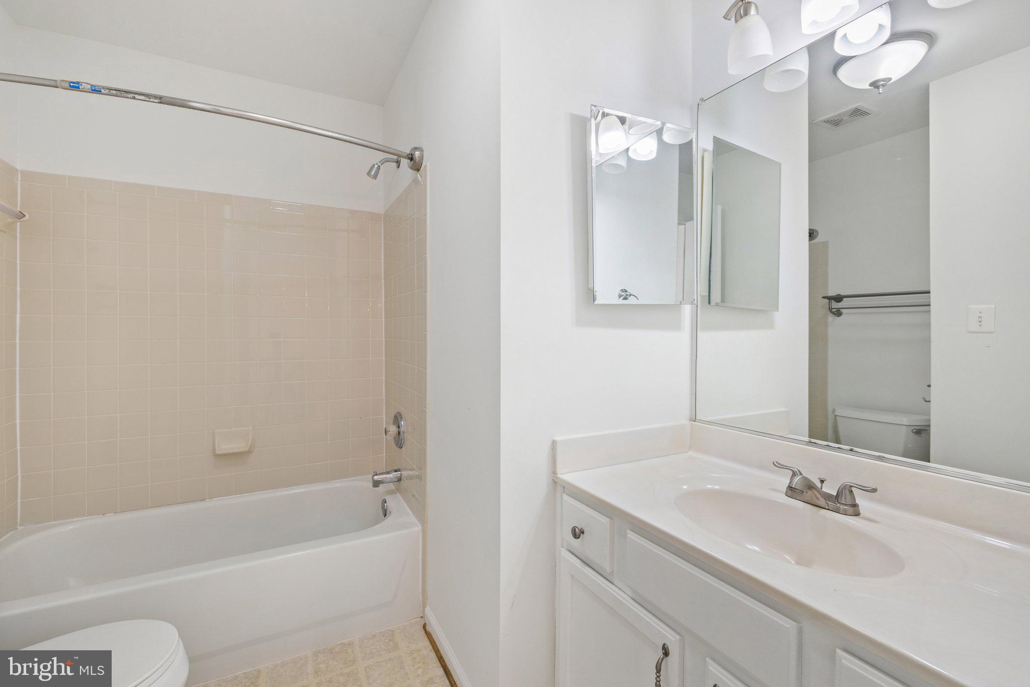 ISLAND CREEK - Residential