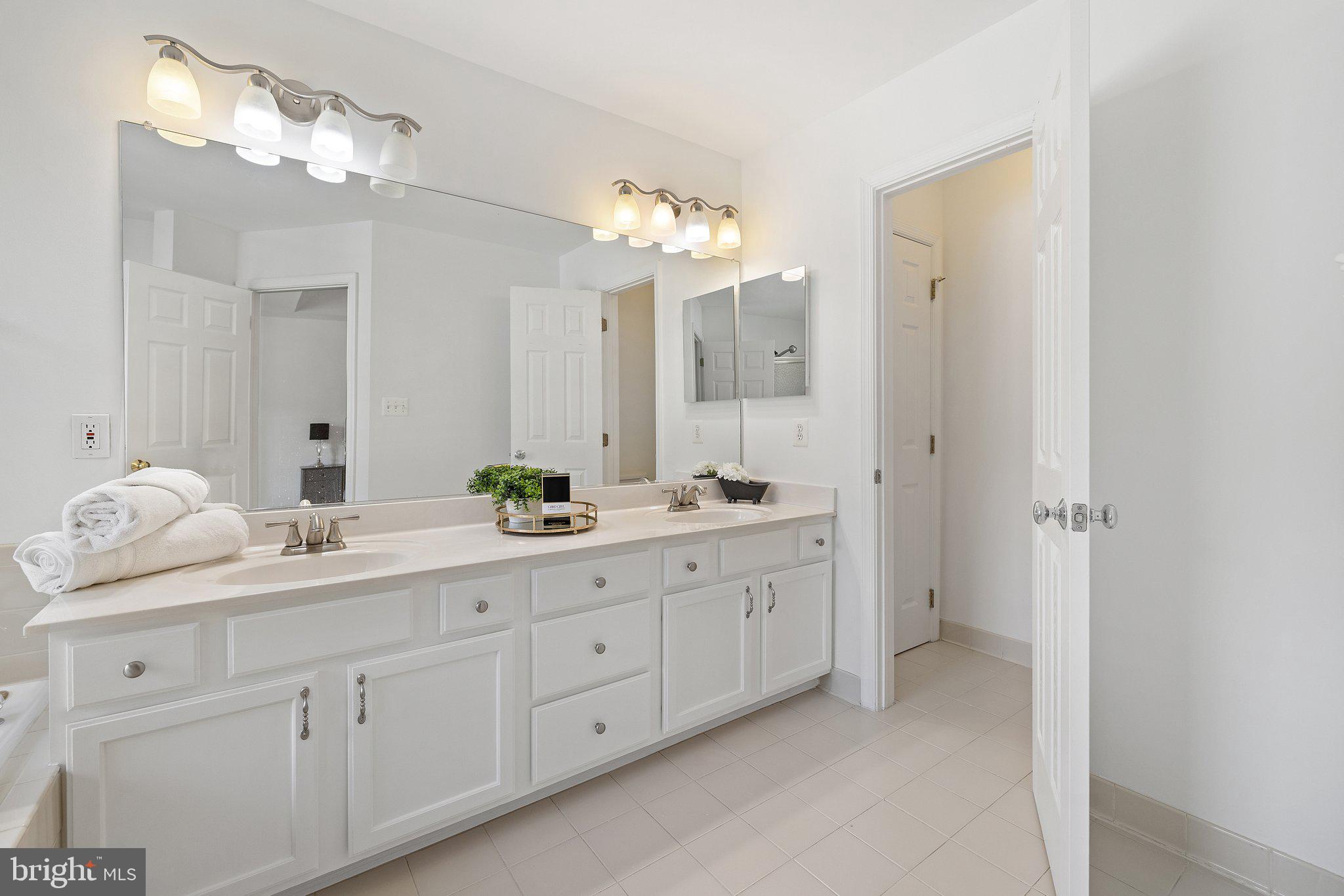 ISLAND CREEK - Residential