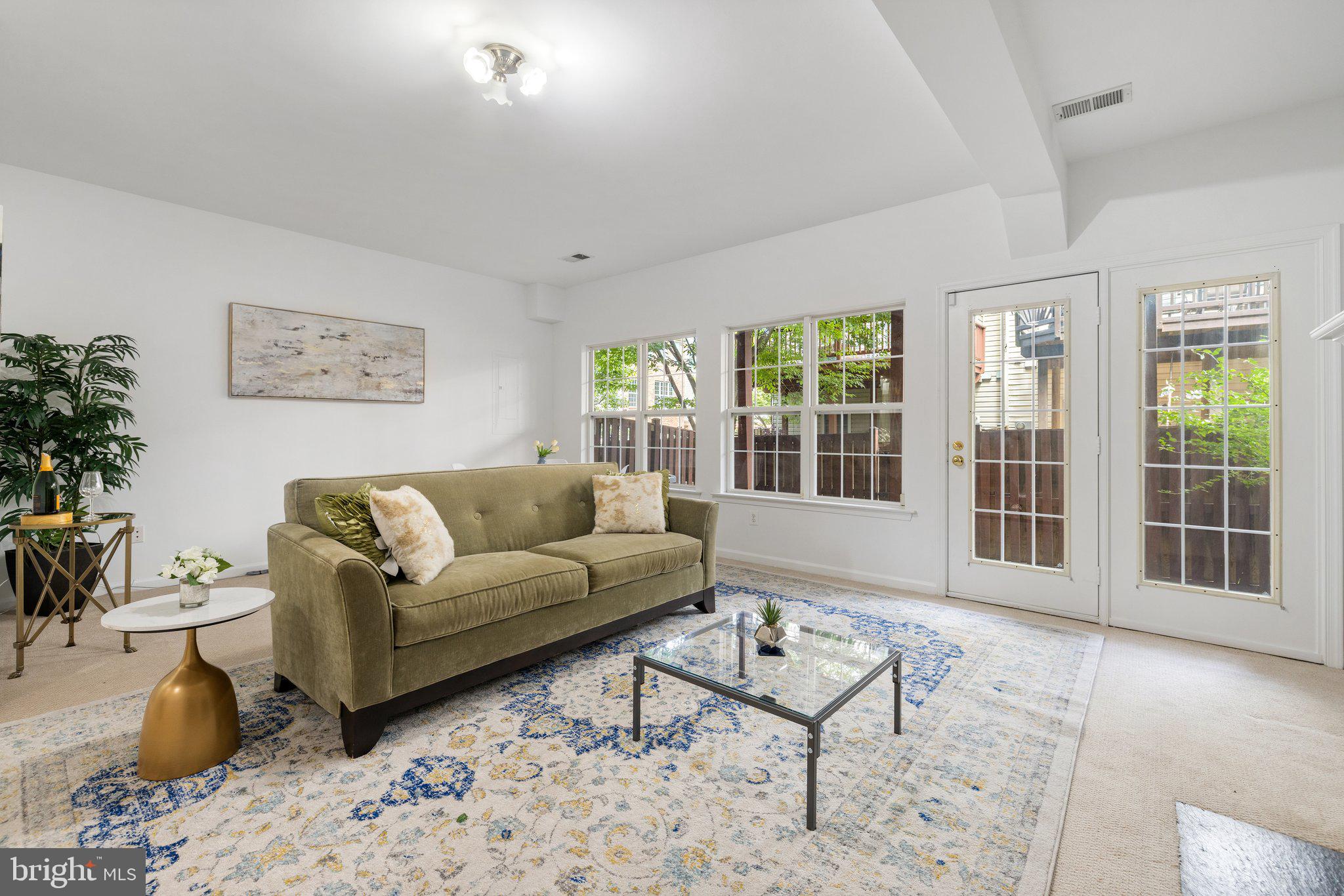 ISLAND CREEK - Residential