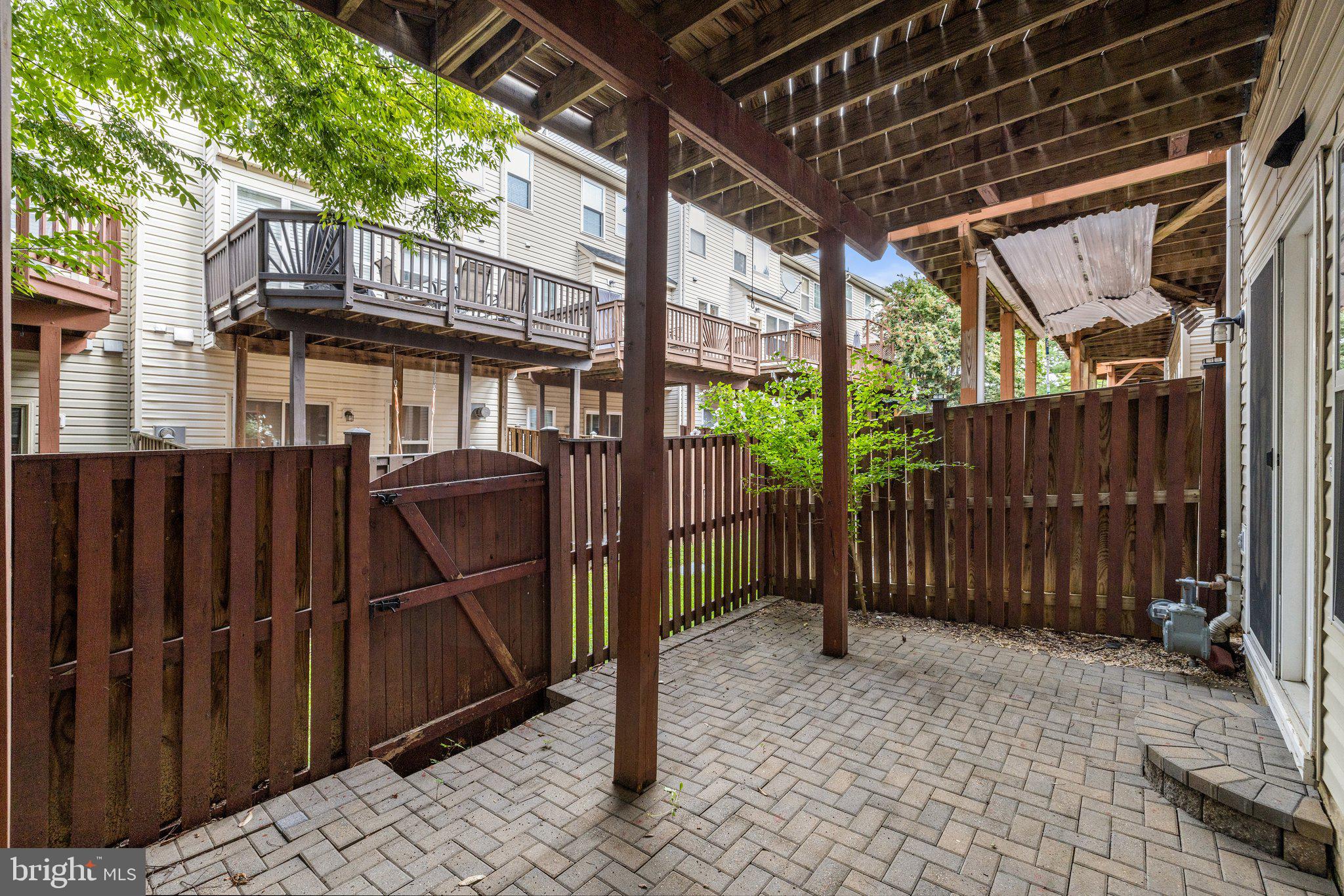 ISLAND CREEK - Residential