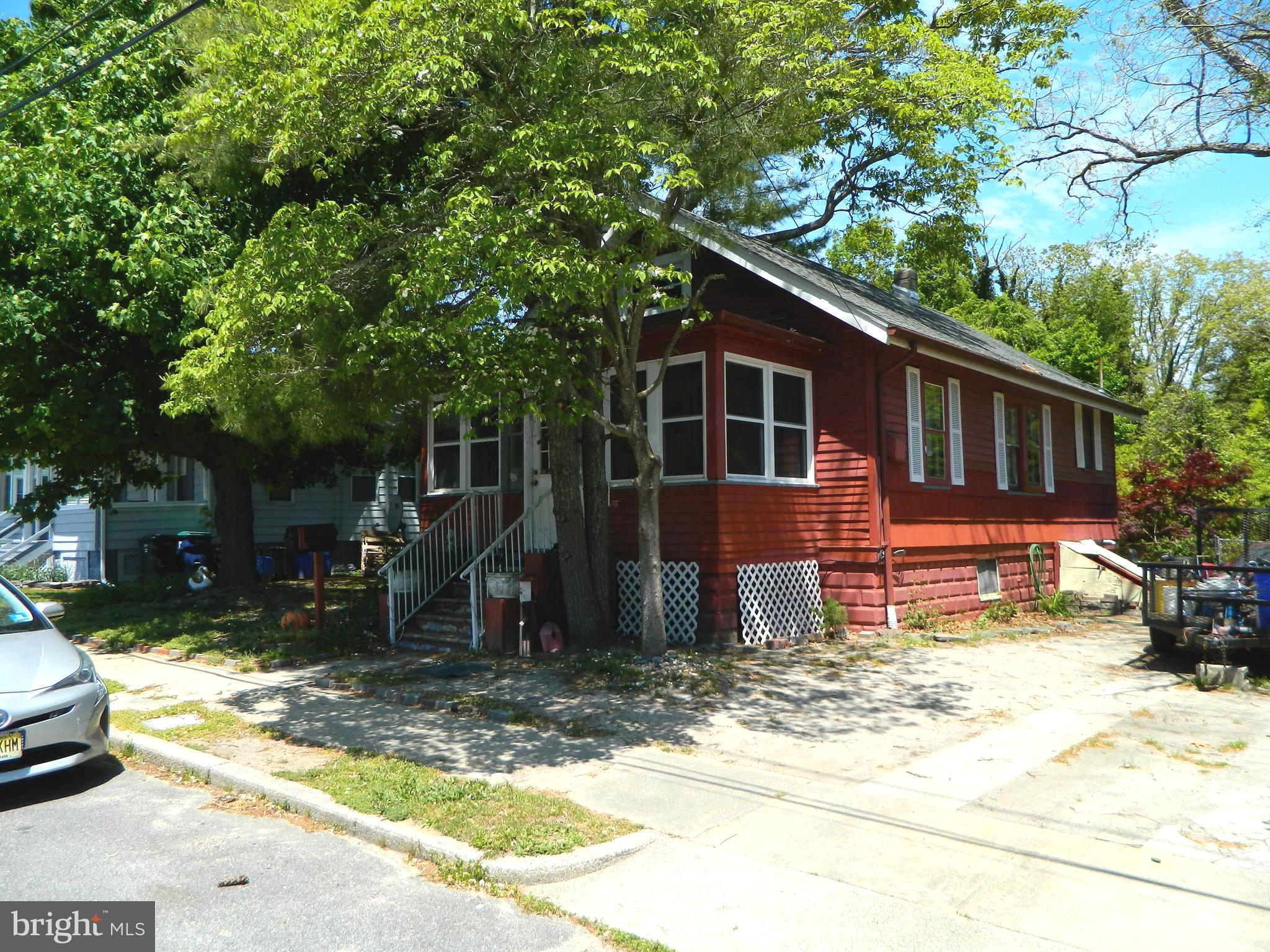 125 E REVERE AVENUE