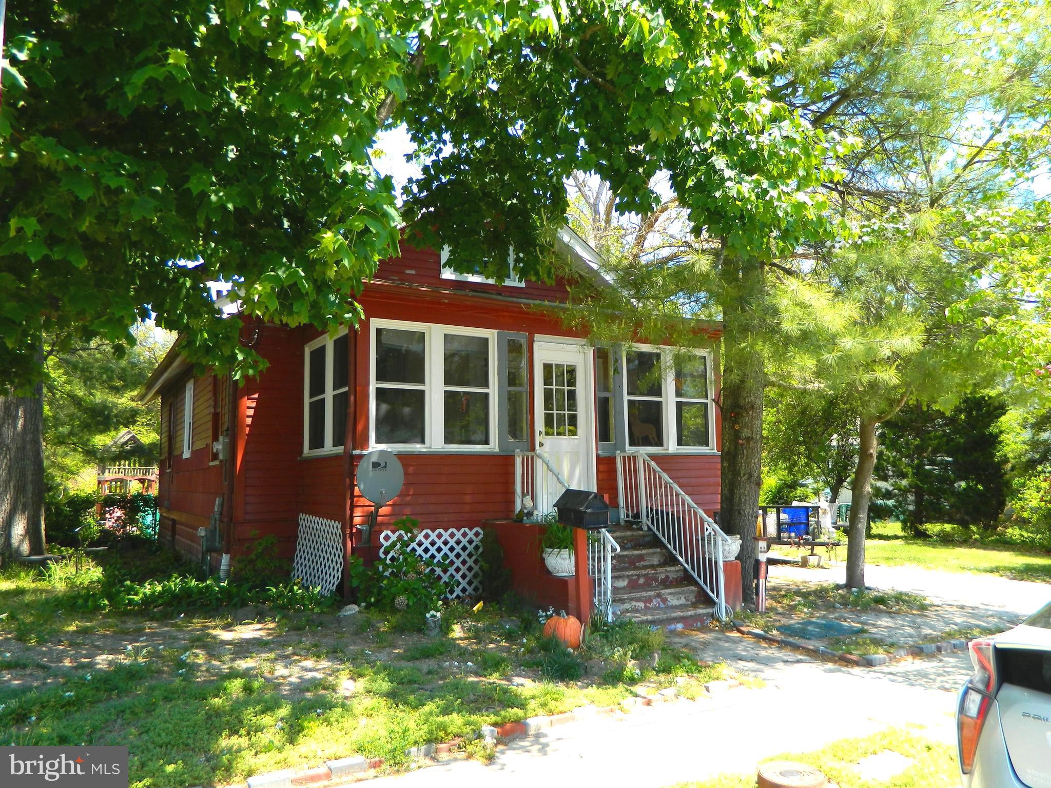 125 E REVERE AVENUE