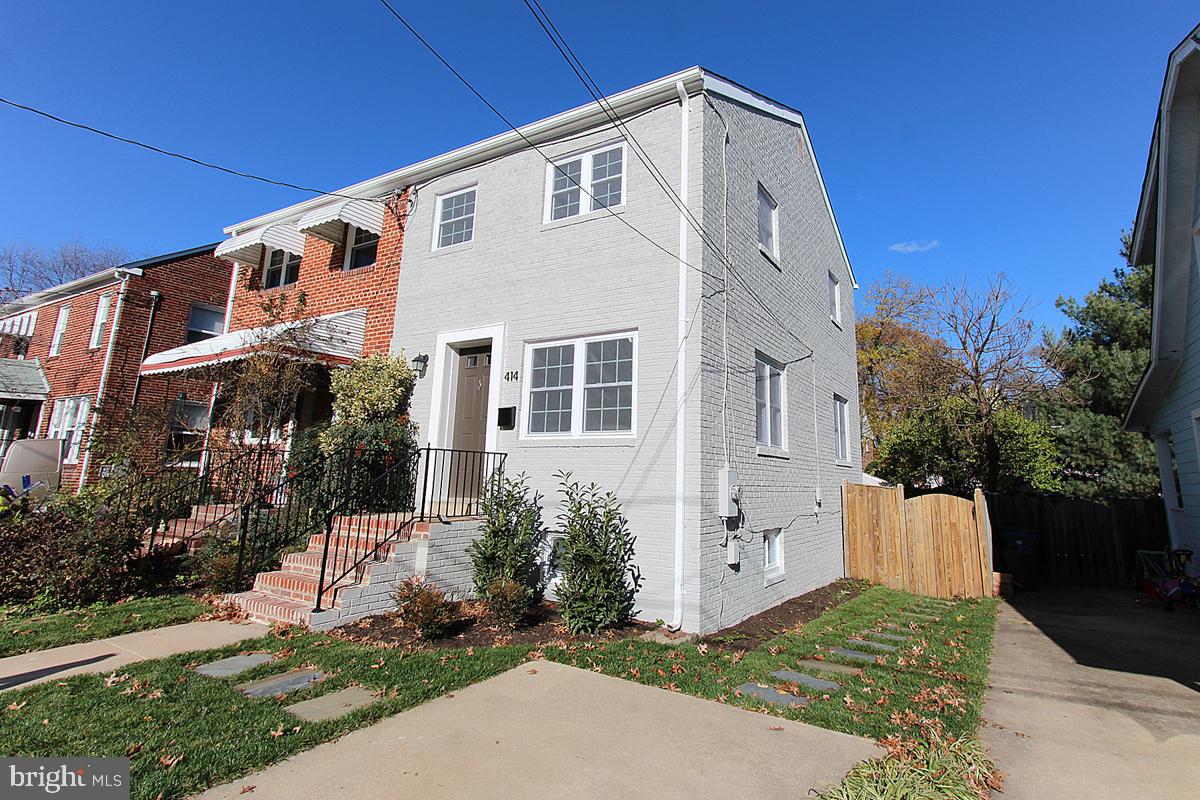 Fanastic Value! This beautiful Del Ray end unit townhome is conveniently located to blue and yellow line metro, blocks to the shops along "The Avenue", and so close to Old Town Alexandria! Enjoy three finished levels, hardwood floors, high-end stainless appliances, granite counters, energy efficient windows/doors, and its private fully-fenced yard and off street parking! Brand new washer/dryer! This delightful end-unit townhouse offers a perfect blend of modern comfort and classic appeal. With two spacious bedrooms and two full bathrooms, this residence is ideal for those looking to enjoy a cozy yet functional living space.
As you step inside, you'll be greeted by an inviting living area that flows seamlessly into the dining space, creating an open and airy atmosphere perfect for both relaxation and entertaining. The kitchen is designed for efficiency, boasting ample storage and counter space, ready for your culinary adventures. Features included granite counters, a huge kitchen island, and a door leading to the decks, perfect for entertaining.
Upstairs, you'll find two generously sized bedrooms, each providing a tranquil retreat from the hustle and bustle of daily life. The bathrooms are thoughtfully designed, ensuring comfort and convenience with tasteful finishes. The area downstairs is another living space and has a large laundry and walk up exit to the fully-fenced backyard.
One of the standout features of this property is the included parking, offering the ease and security of having your vehicle steps away from your front door. The outdoor space offers opportunities for gardening or simply unwinding with a good book on a pleasant day.
Located in a vibrant community, this townhouse is just moments away from local shops, dining, and entertainment options, ensuring you have everything you need within reach. Don't miss your chance to make 414 E Custis Ave your new home. Experience the unique charm and vibrant lifestyle that Del Ray has to offer. Easy access to metro, Old Town, and all the major arteries of travel. Location, location!