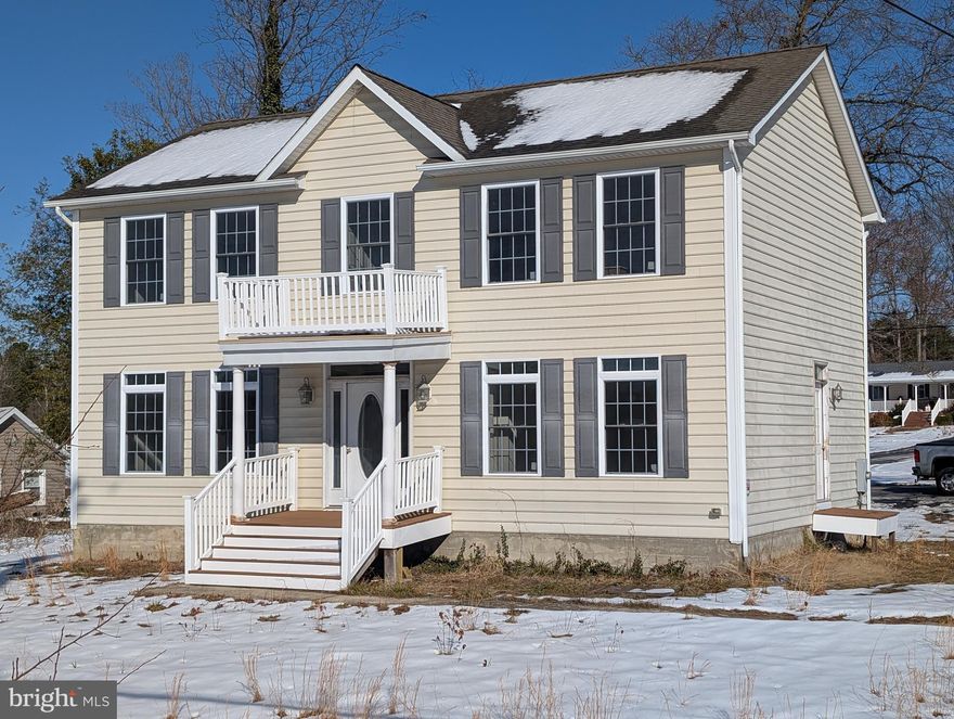 VISIBILITY AND GREAT LOCATION. COLONIAL STYLE HOME THAT CAN BE USED AS OFFICE AND HOME, RESIDENTIAL ONLY OR COMMERCIAL ONLY. YOU DECIDE. HOUSE HAS 4 BEDROOMS ON UPPER LEVEL WITH 2 FULL BATHROOMS, MAIN LEVEL HAS ROOMS THAT COULD BE USED FOR LIVING, DR, FAMILY AND KITCHEN OR OFFICE CONFIGURATION. FULL UNFINISHED BASEMENT. 
OVER 30,000 DAILY TRAFFIC COUNT. PROPERTY SOLD AS IS.