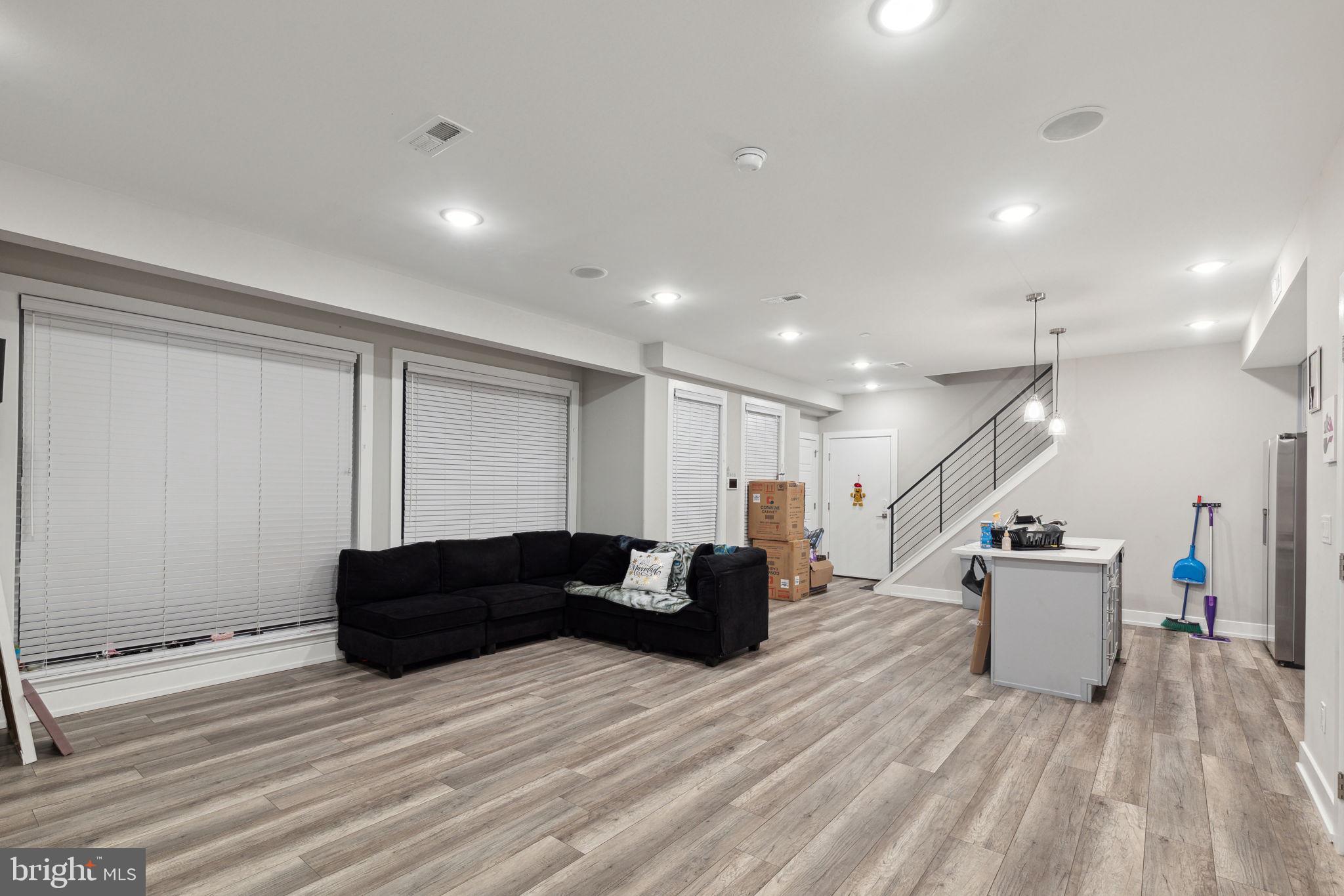 WEST KENSINGTON - Residential Income