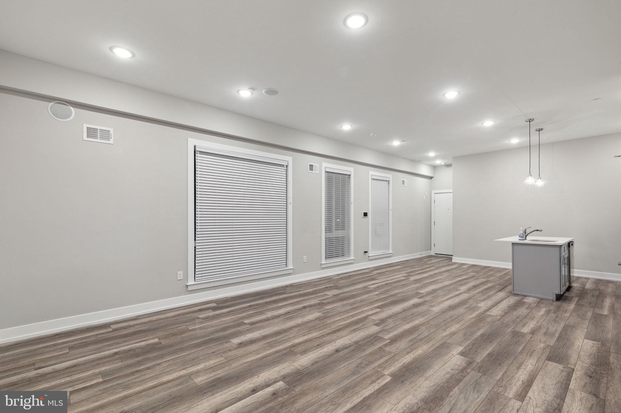 WEST KENSINGTON - Residential Income