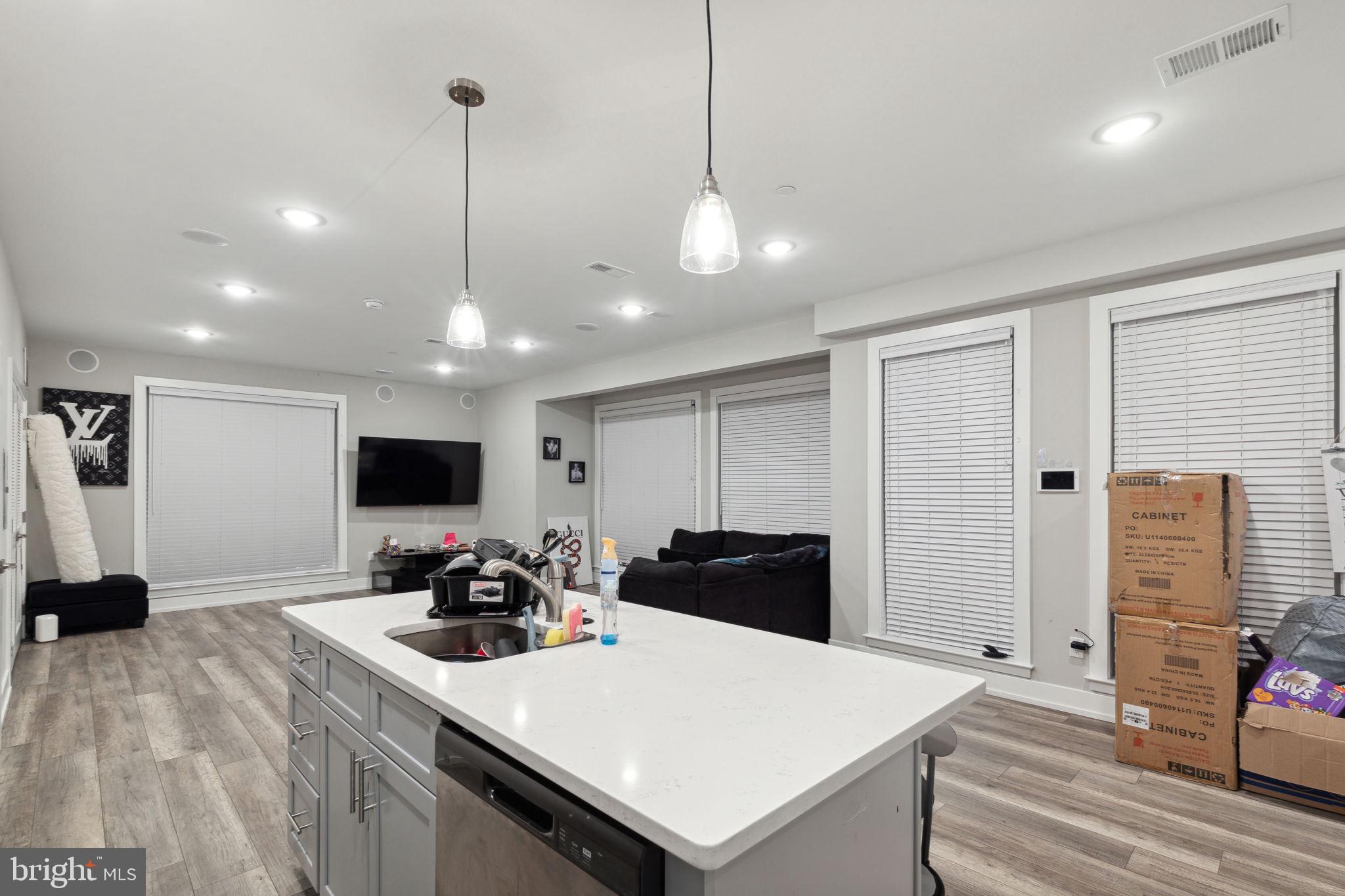 WEST KENSINGTON - Residential Income