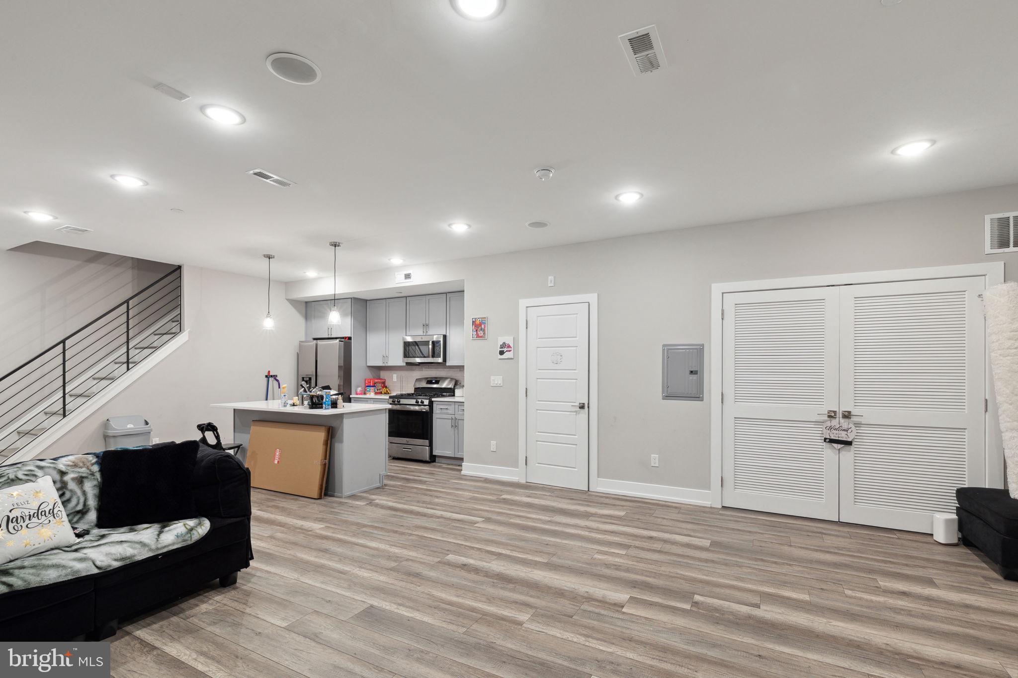 WEST KENSINGTON - Residential Income