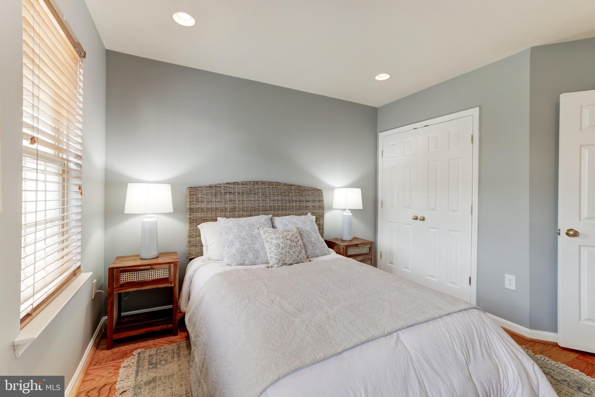 COURTLANDS AT CASCADES - Residential