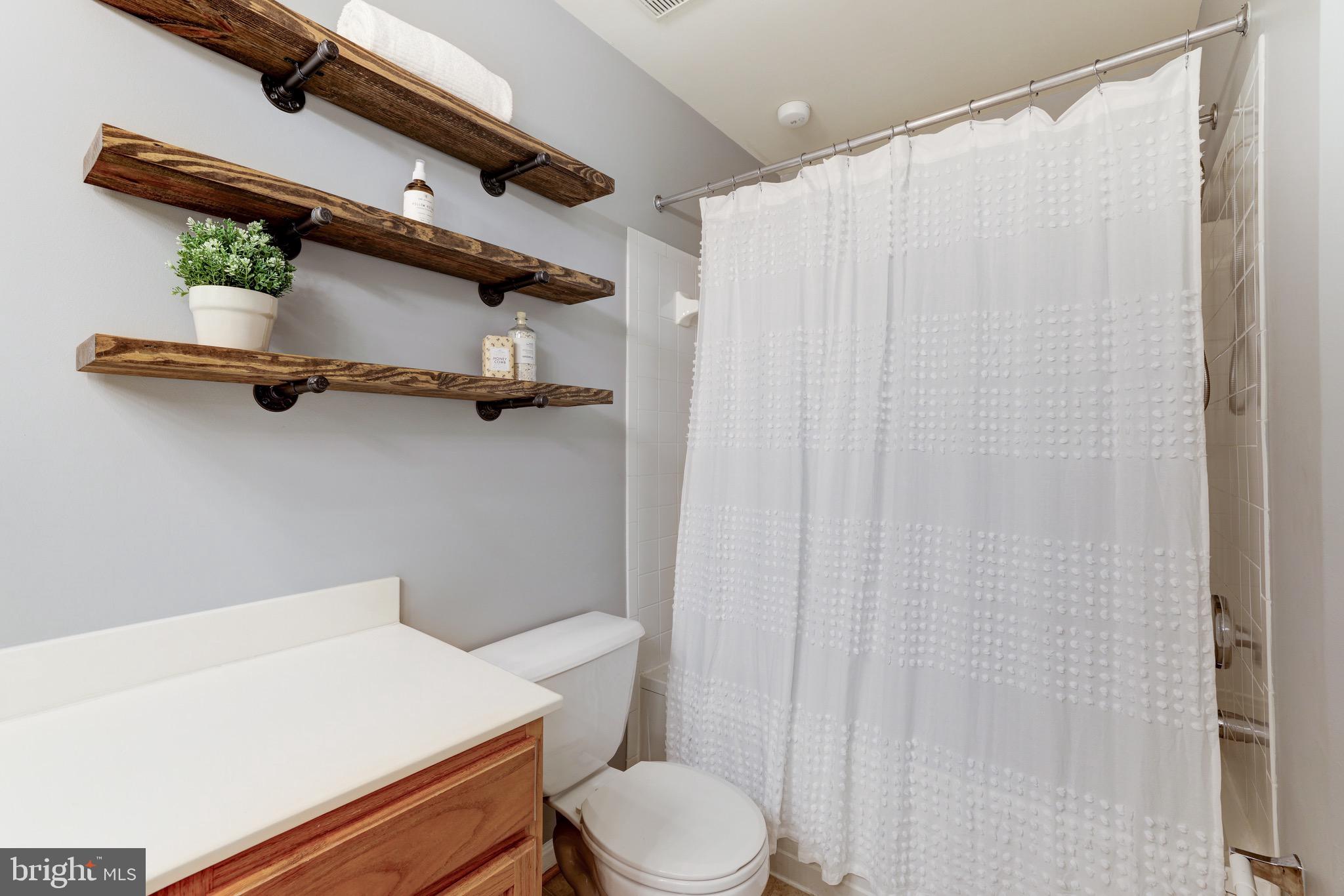 COURTLANDS AT CASCADES - Residential