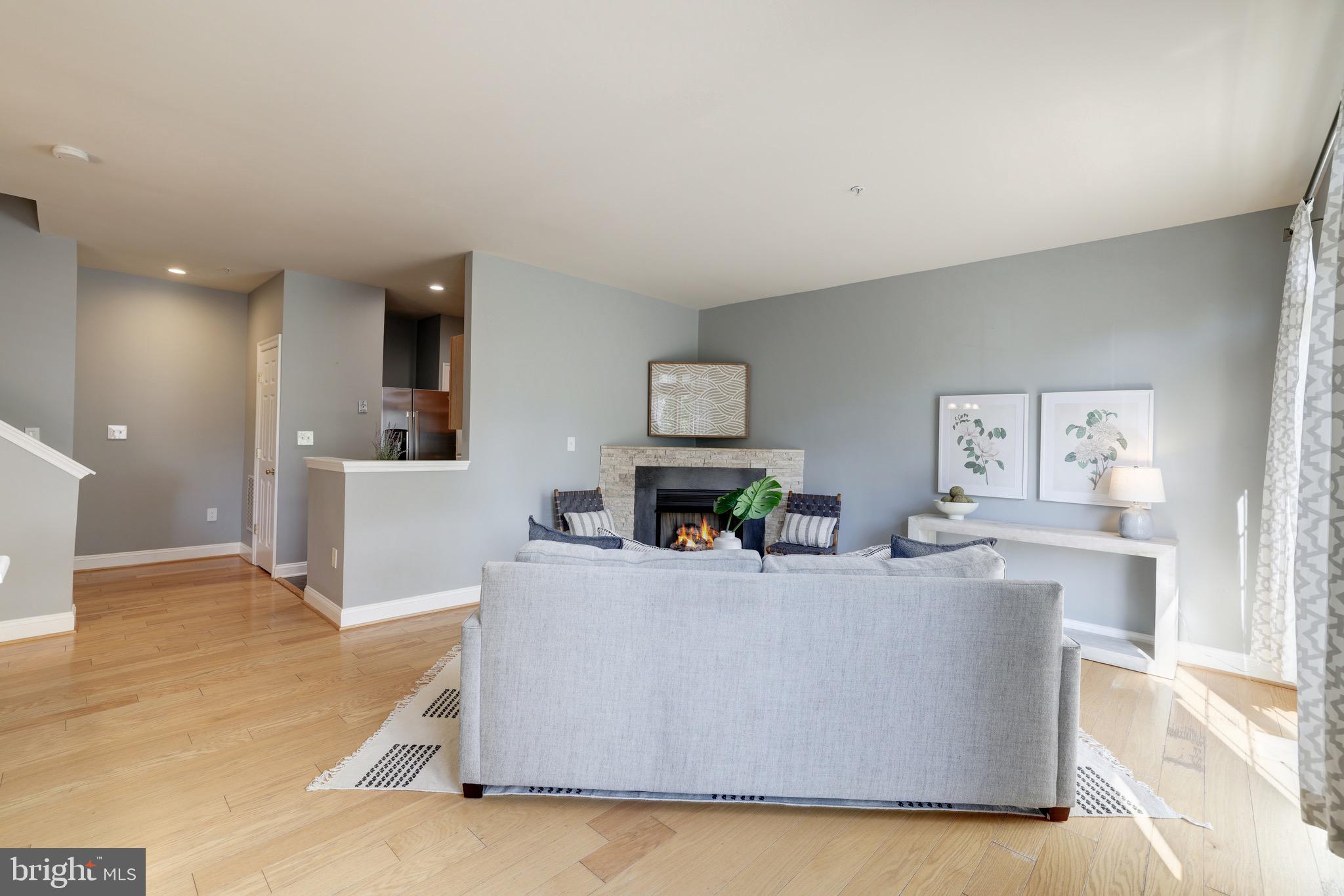 COURTLANDS AT CASCADES - Residential