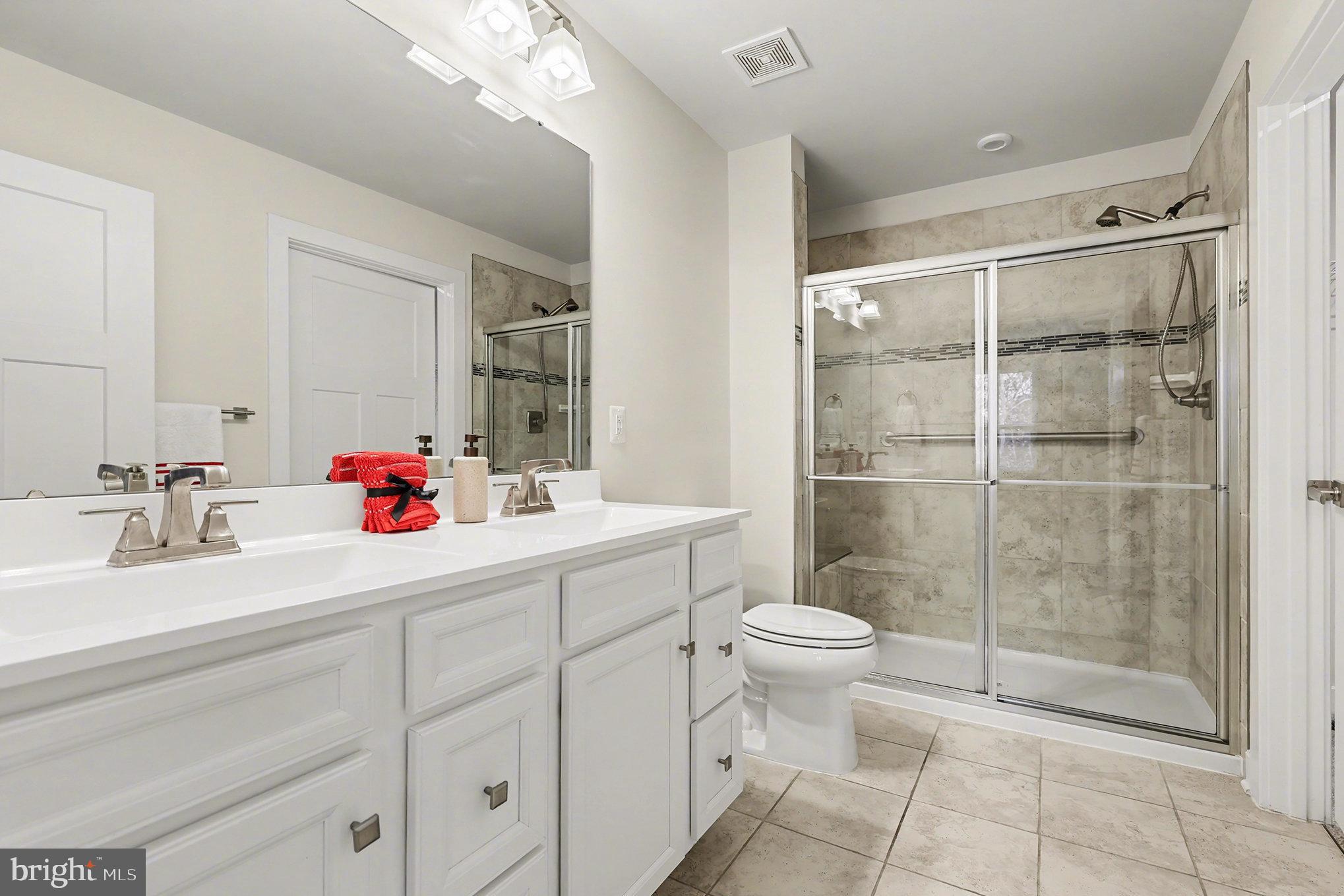 TWIN LAKE VILLAS - Residential