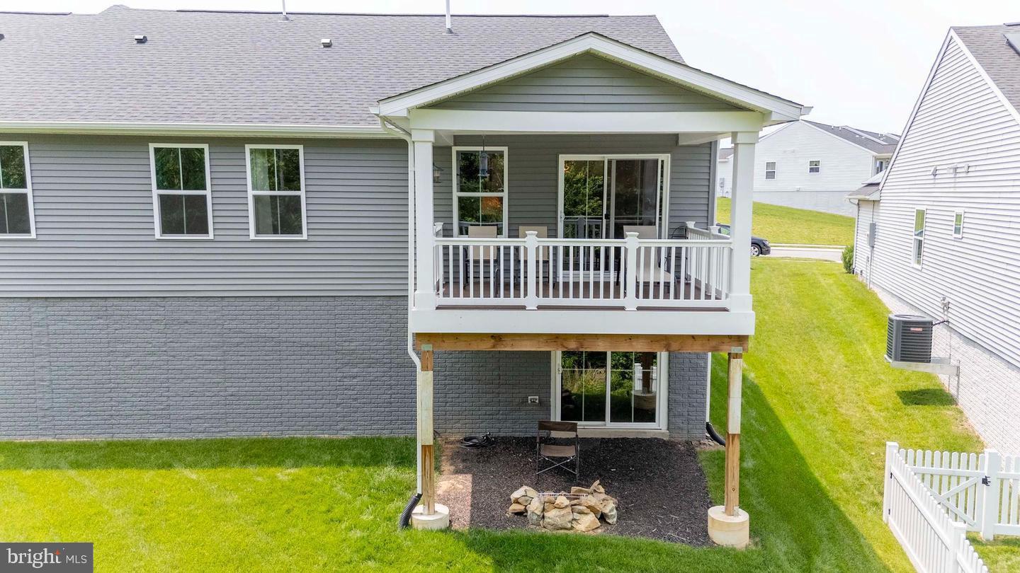 TWIN LAKE VILLAS - Residential