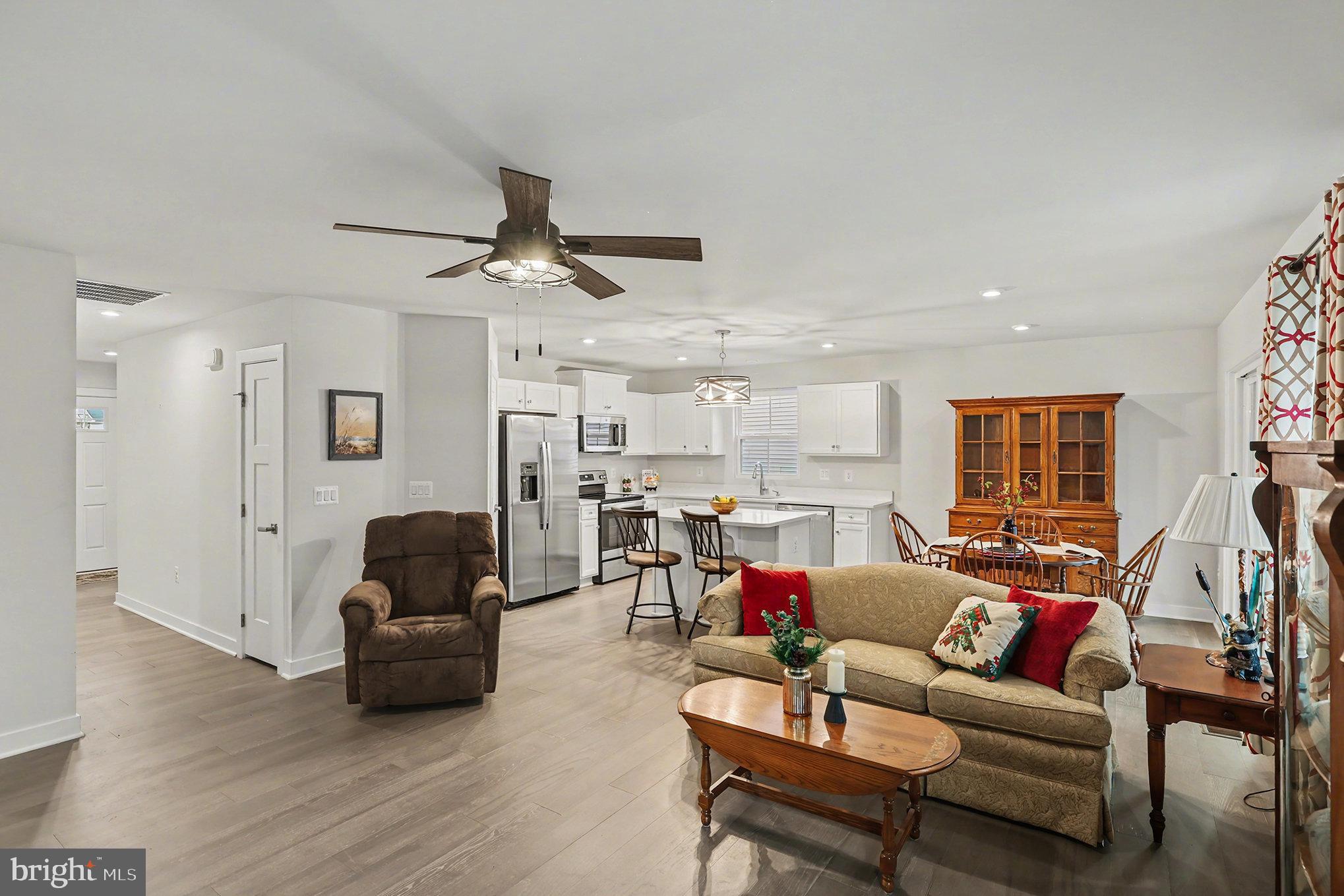 TWIN LAKE VILLAS - Residential