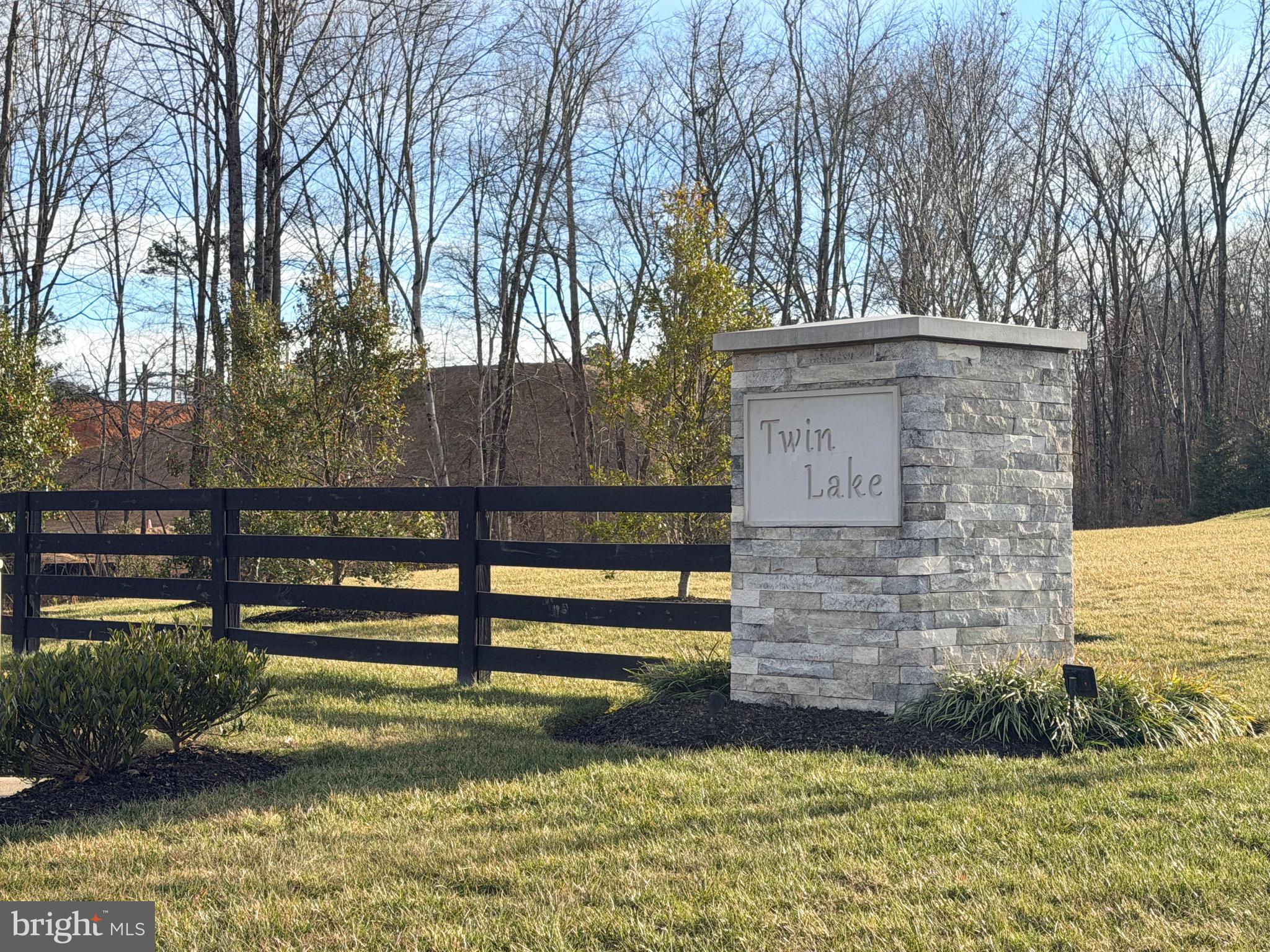 TWIN LAKE VILLAS - Residential