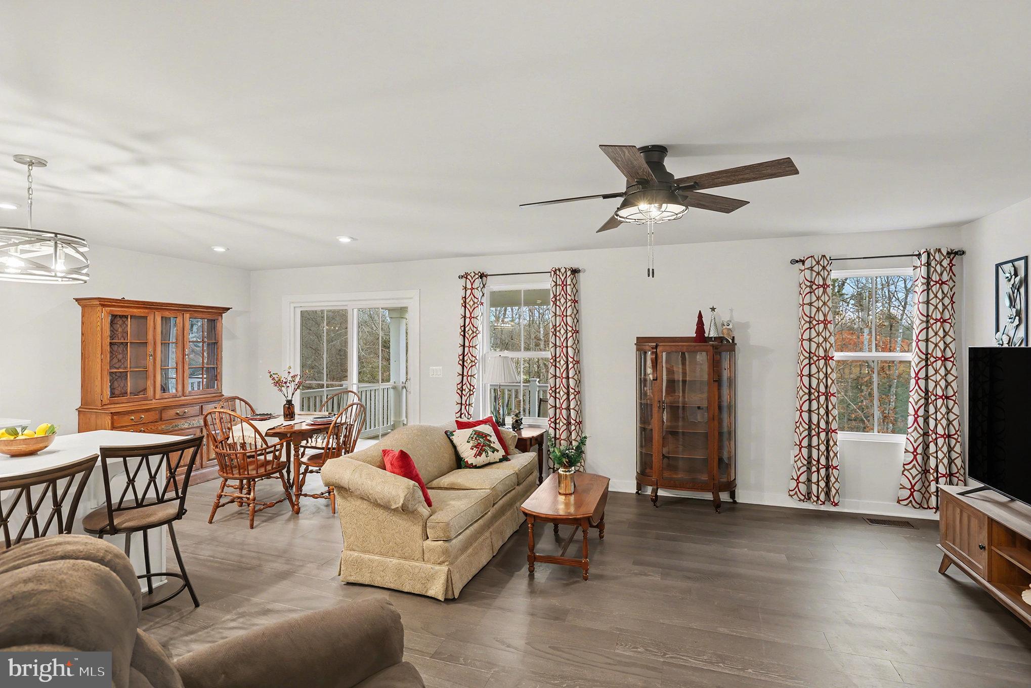 TWIN LAKE VILLAS - Residential