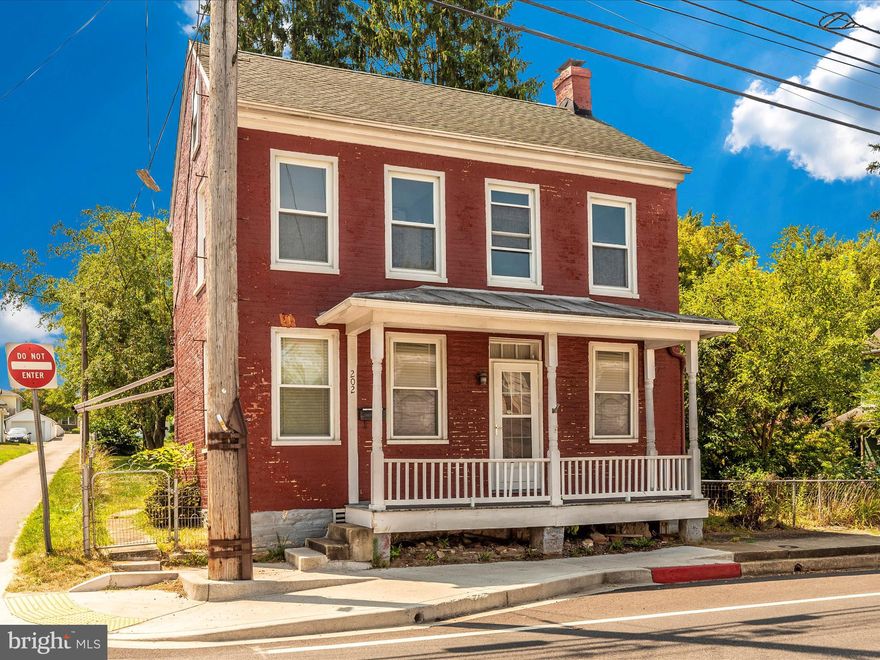 Come see this affordable, adorable home just waiting for your ideas & updates!    3 bedroom & one bath,  Large kitchen & living room, first-floor laundry;  Huge back yard with plenty of private, off-street parking with alley access!  Original Wash House;  Historic Boonsboro and within walking distance to the park, ice cream shop & restaurants.;  Boonsboro schools!   Sold strictly AS-IS.   Home can be lived in while updating!