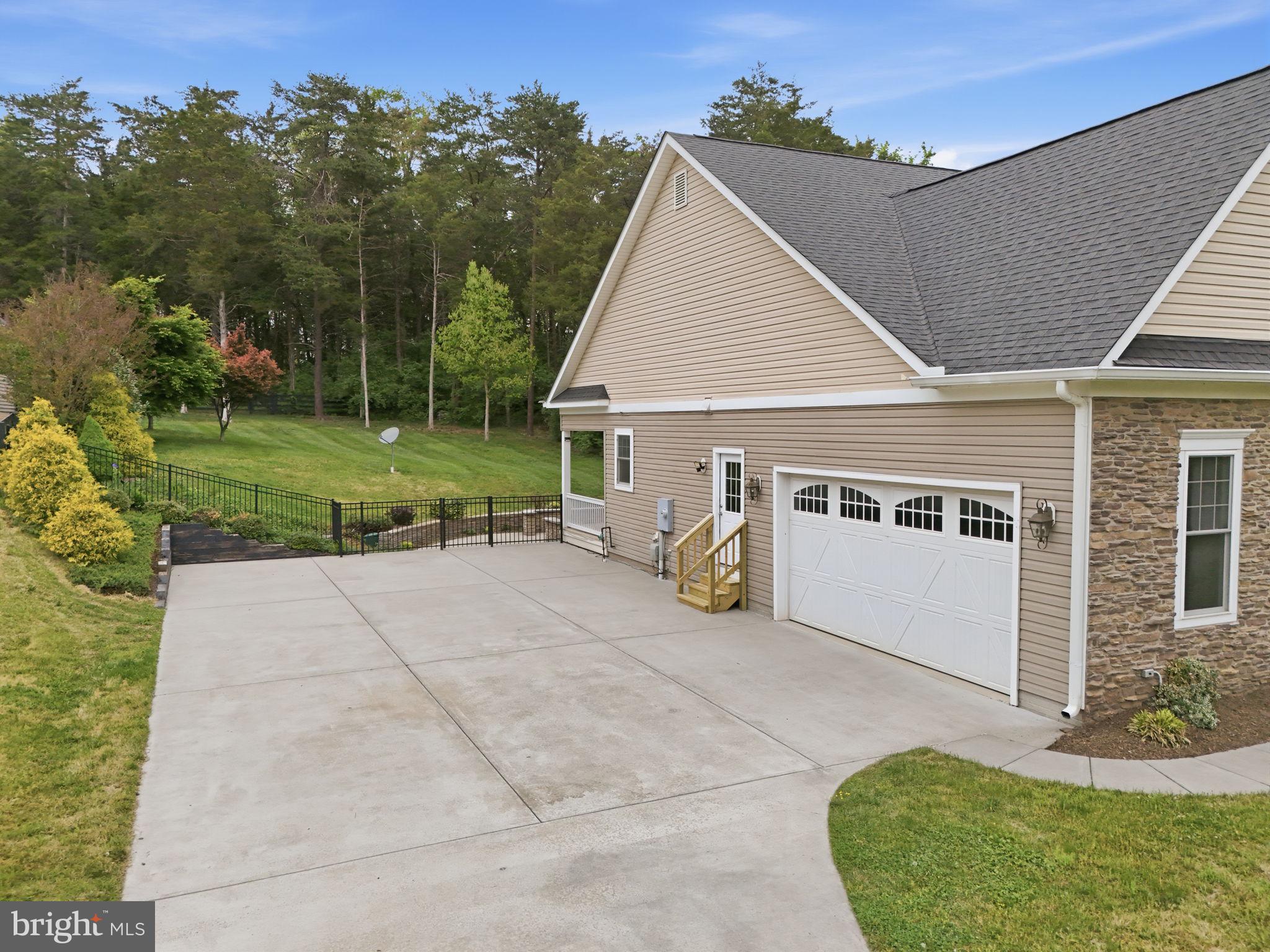 42240 HIDDENWOOD LANE