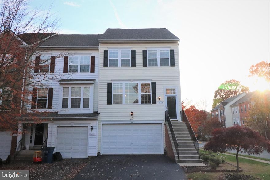 Beautiful, spacious, sun-filled end unit townhouse for rent in the heart of Centreville. Open kitchen layout flowing into the dinning room and lounge area. Lower level has a large rec room and access to backyard and 2 car garage. Top level consists of a large primary bedroom with a walk-in closet, primary bathroom which has a soaking tub and a separate shower, laundry, 2 additional bedrooms, and an additional bathroom in the hallway. Easy access to VA-28, US-29, and I-66.