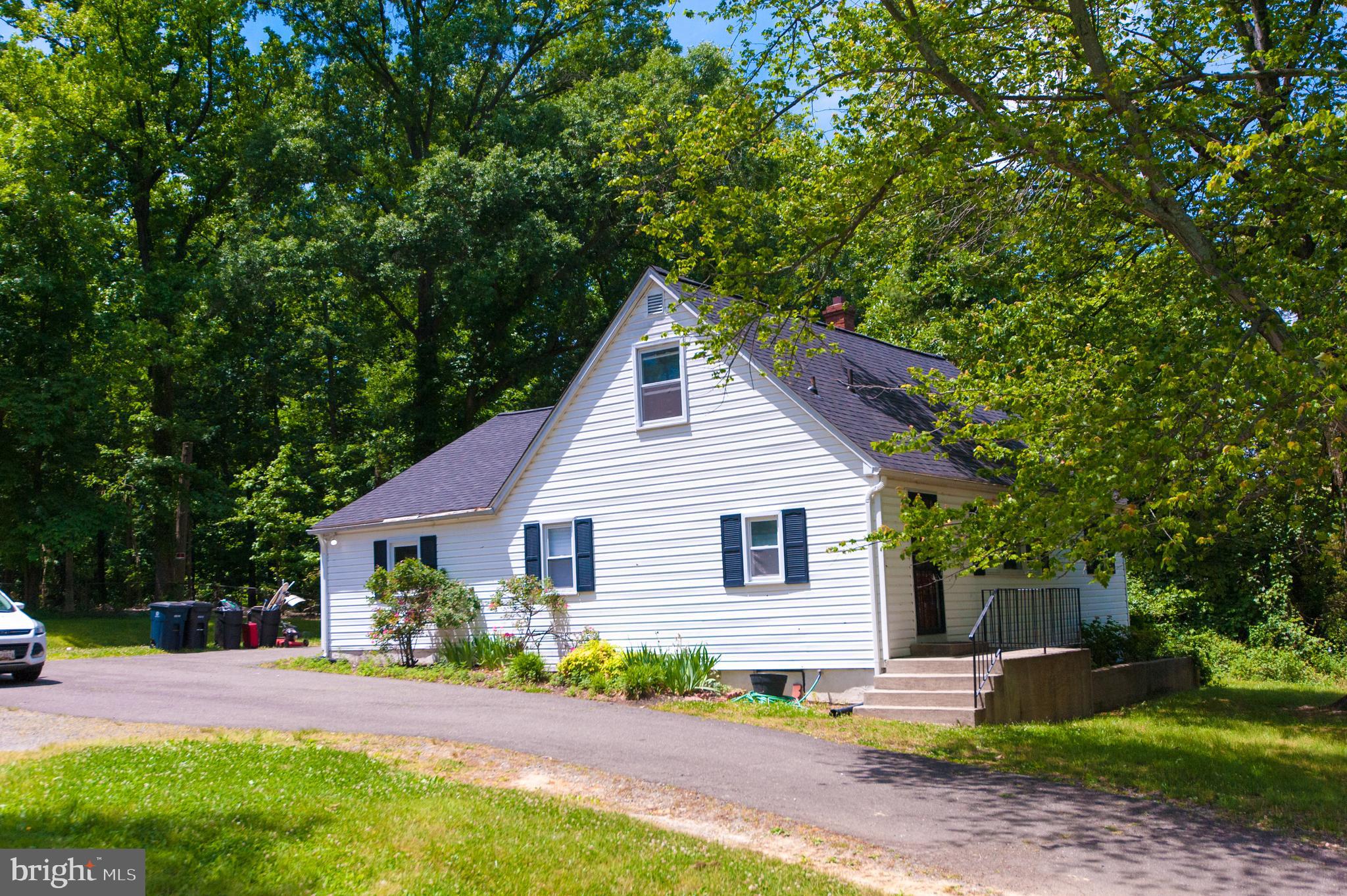 ****CUTE BUNGALOW /CAPE COD WITH 1ST LEVEL BEDROOM AND FULL BATH ***AMPLY OFF STREET PARKING FOR AT LEAST 6 CARS** WITH A LITTLE TWEAKING AND MINOR RENOVATION THIS COULD BE A DARLING***JUST MINUTES TO NATIONAL HARBOR****OWNER WILL PROVIDE ONE YEARS' HOME WARRANTY**AND ANOTHER NUGGET !!! TOTAL ROOF REPLACEMENT IN JANUARY OF THIS YEAR****