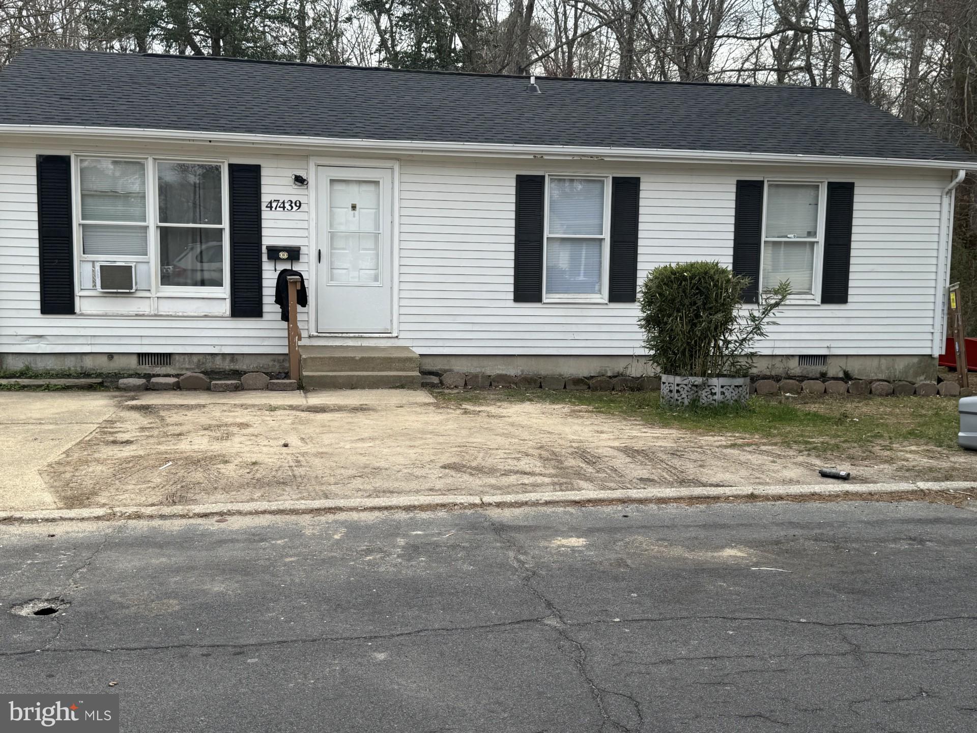 SOUTH HAMPTON - Residential
