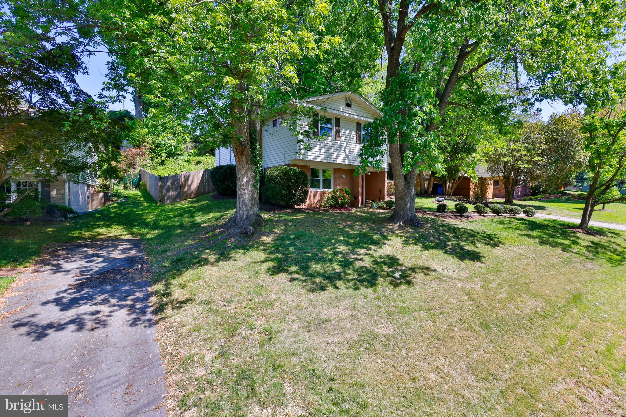 SPRINGBROOK KNOLLS - Residential