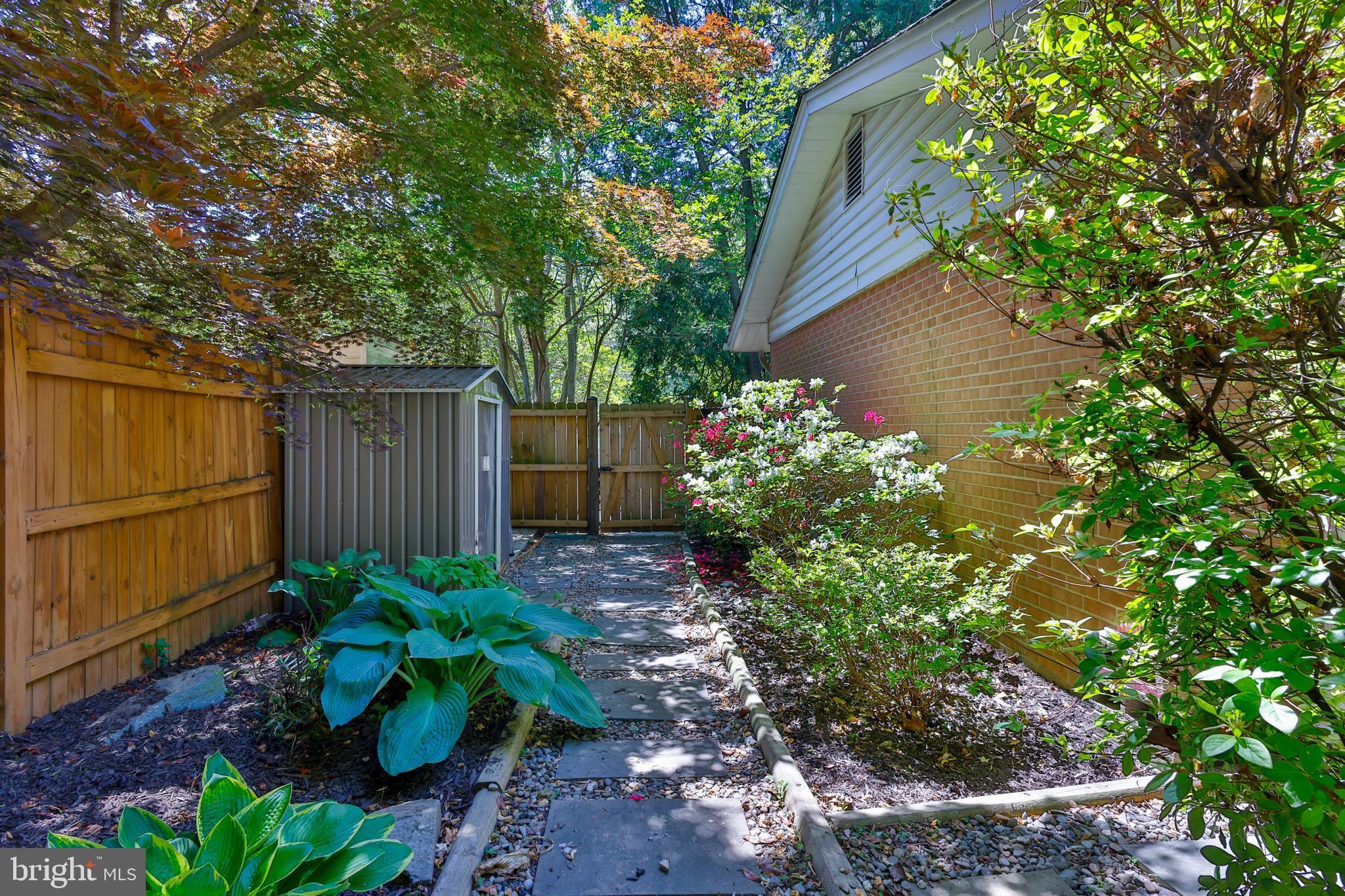 SPRINGBROOK KNOLLS - Residential
