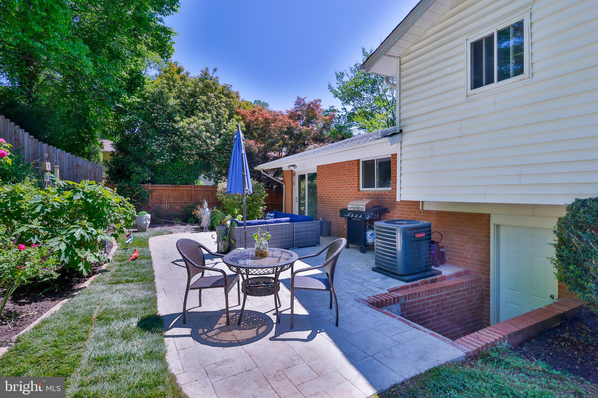SPRINGBROOK KNOLLS - Residential