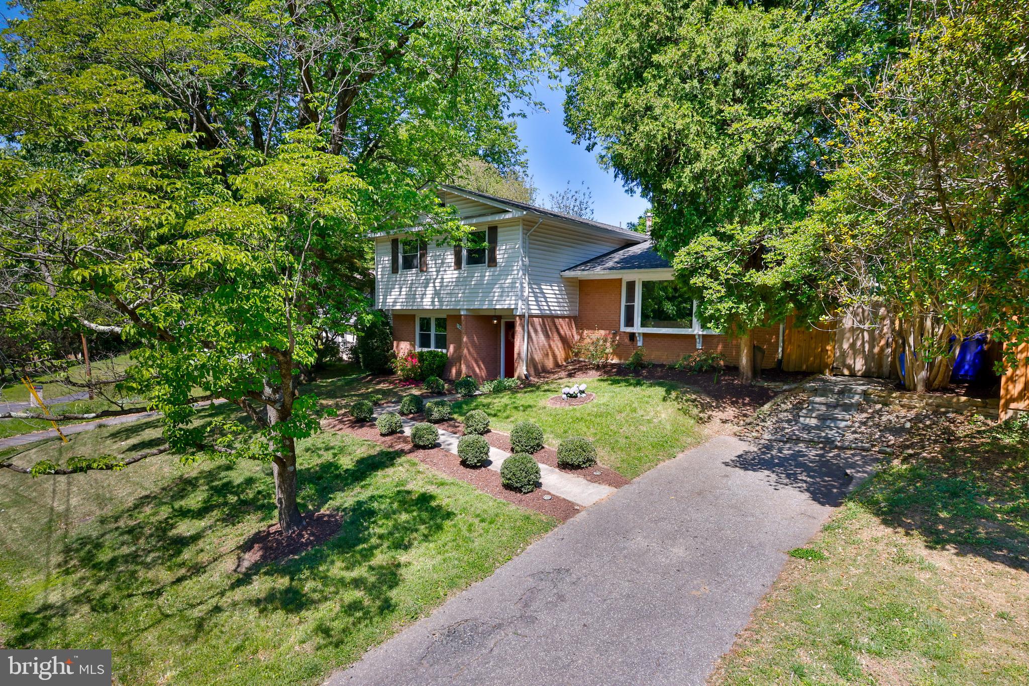 SPRINGBROOK KNOLLS - Residential