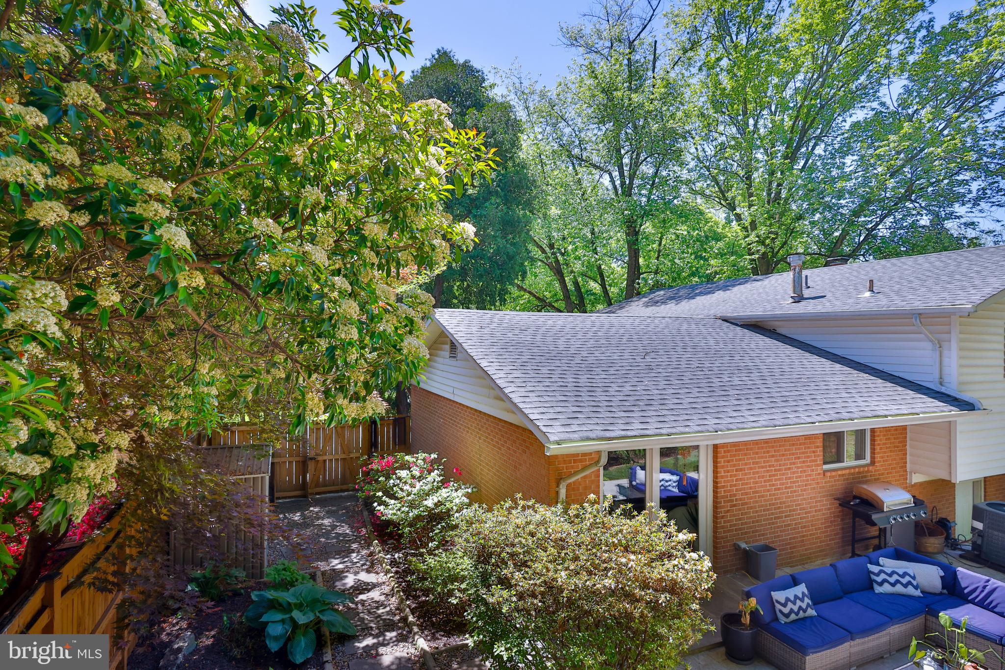 SPRINGBROOK KNOLLS - Residential