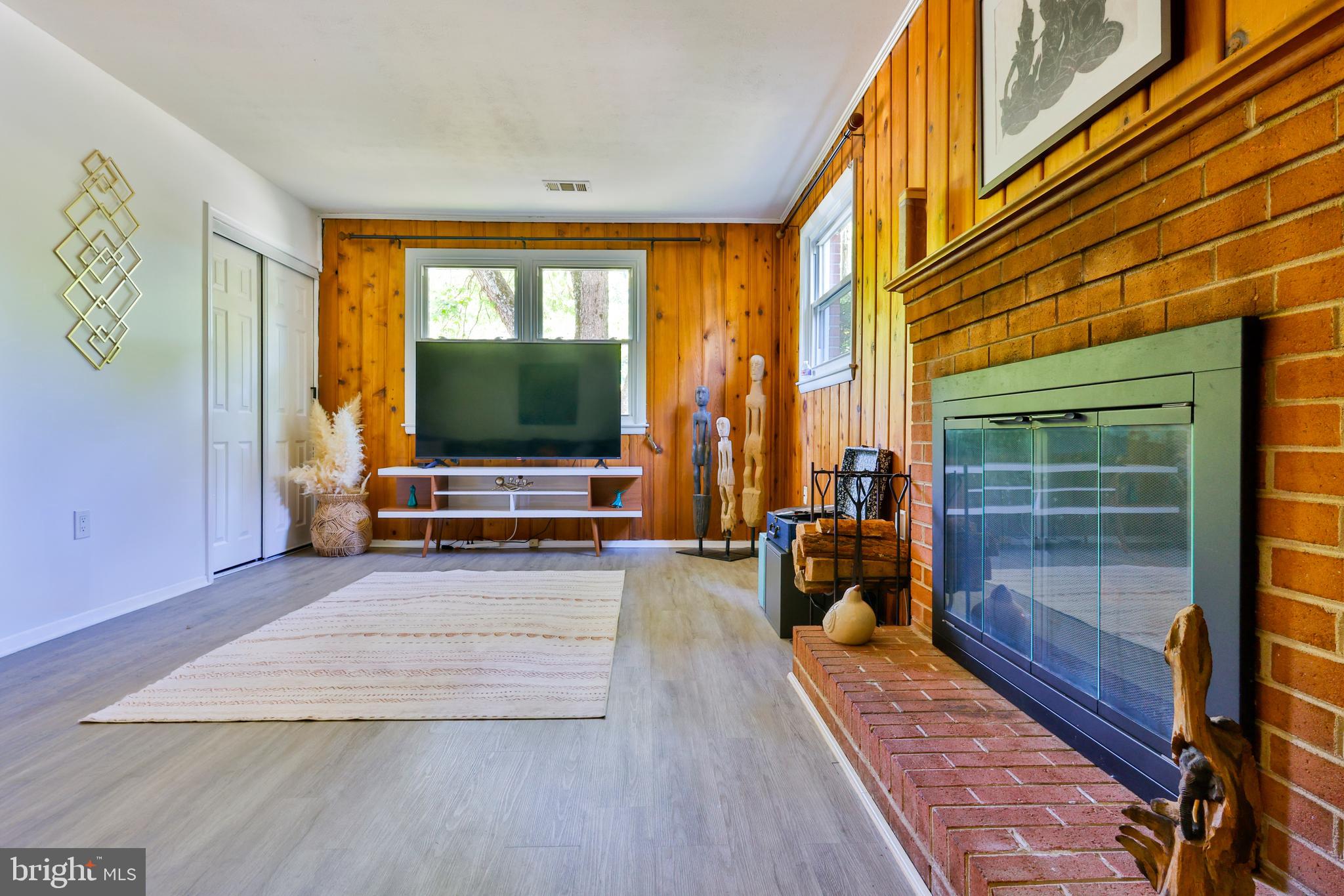 SPRINGBROOK KNOLLS - Residential