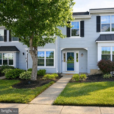 Townhouse For Sale - 604 Lindsley Court<br/> Burlington, NJ 08016