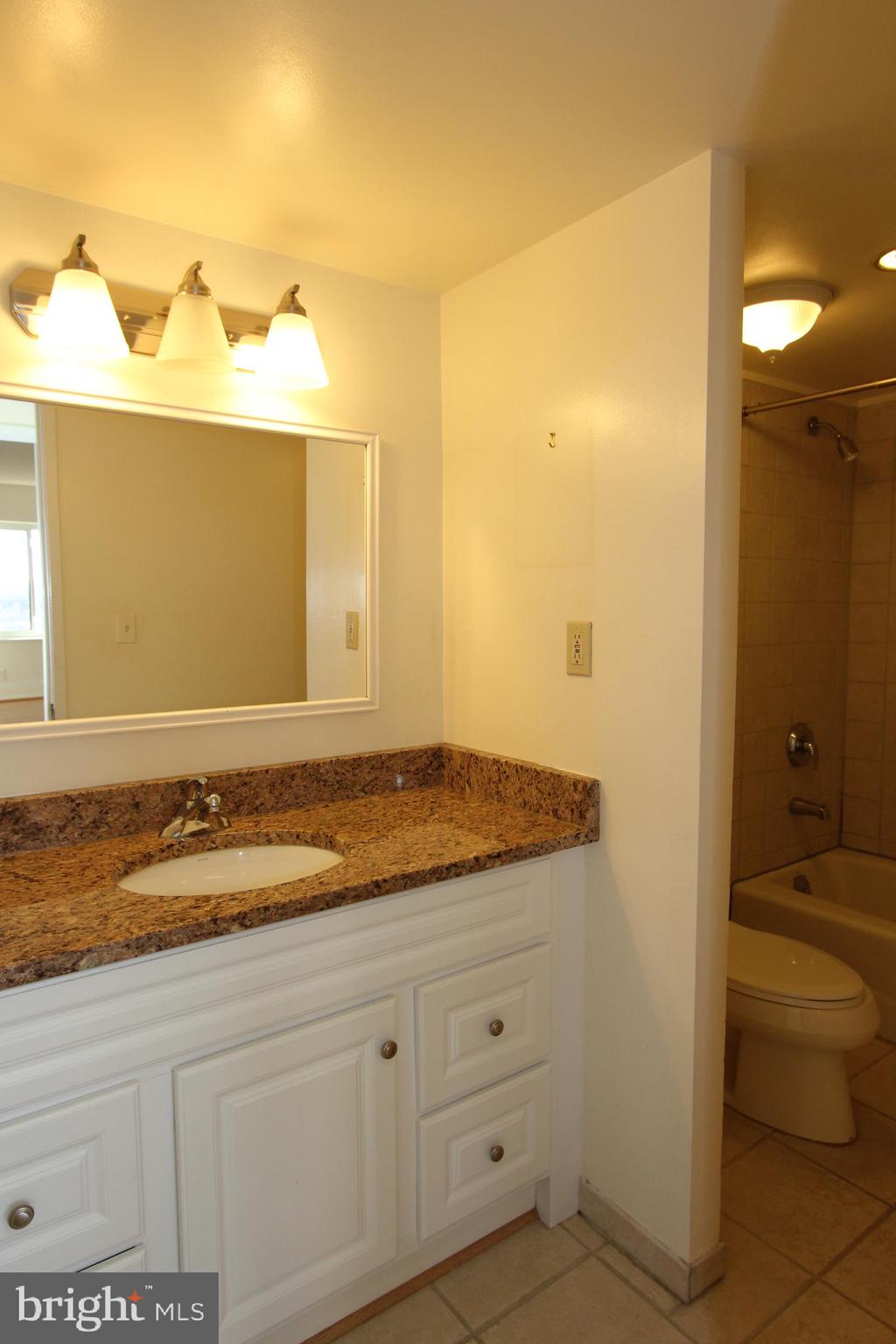 ROTONDA - Residential Lease