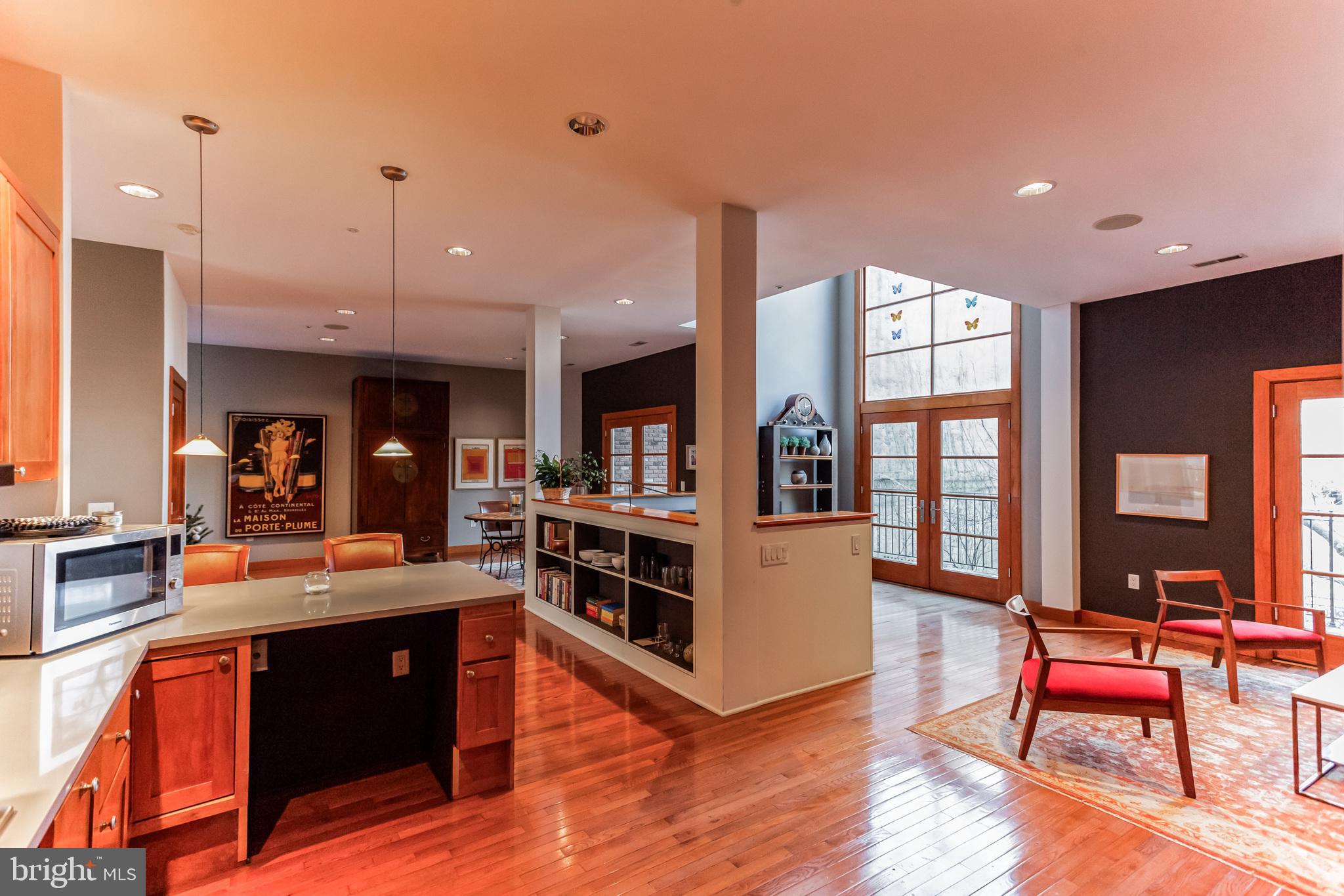 QUEEN VILLAGE - Residential