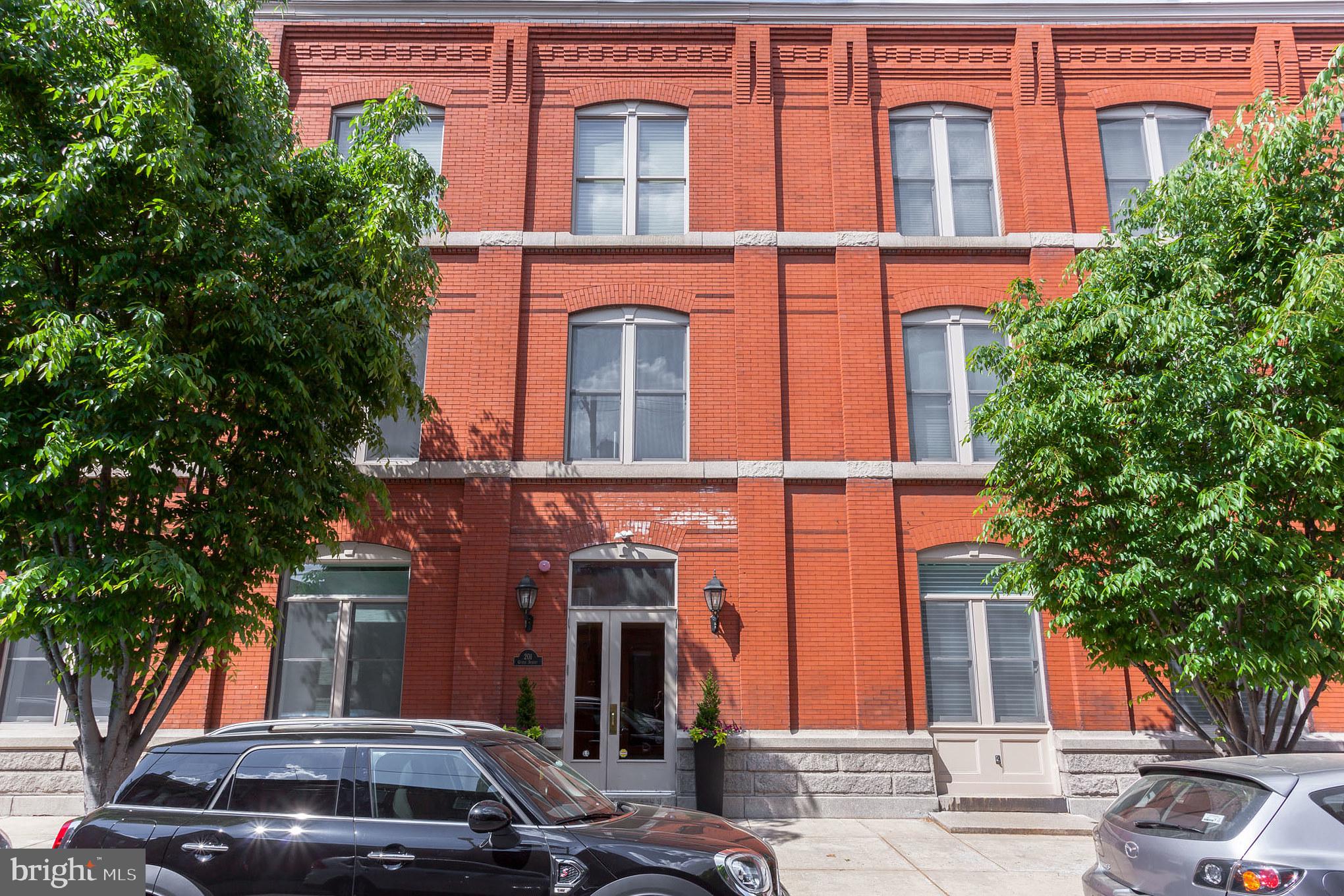 QUEEN VILLAGE - Residential