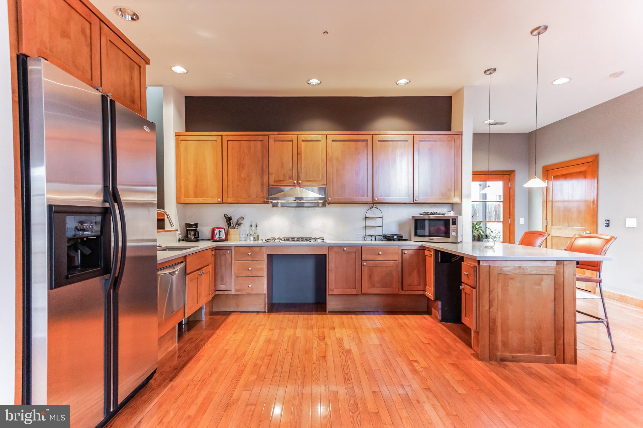 QUEEN VILLAGE - Residential