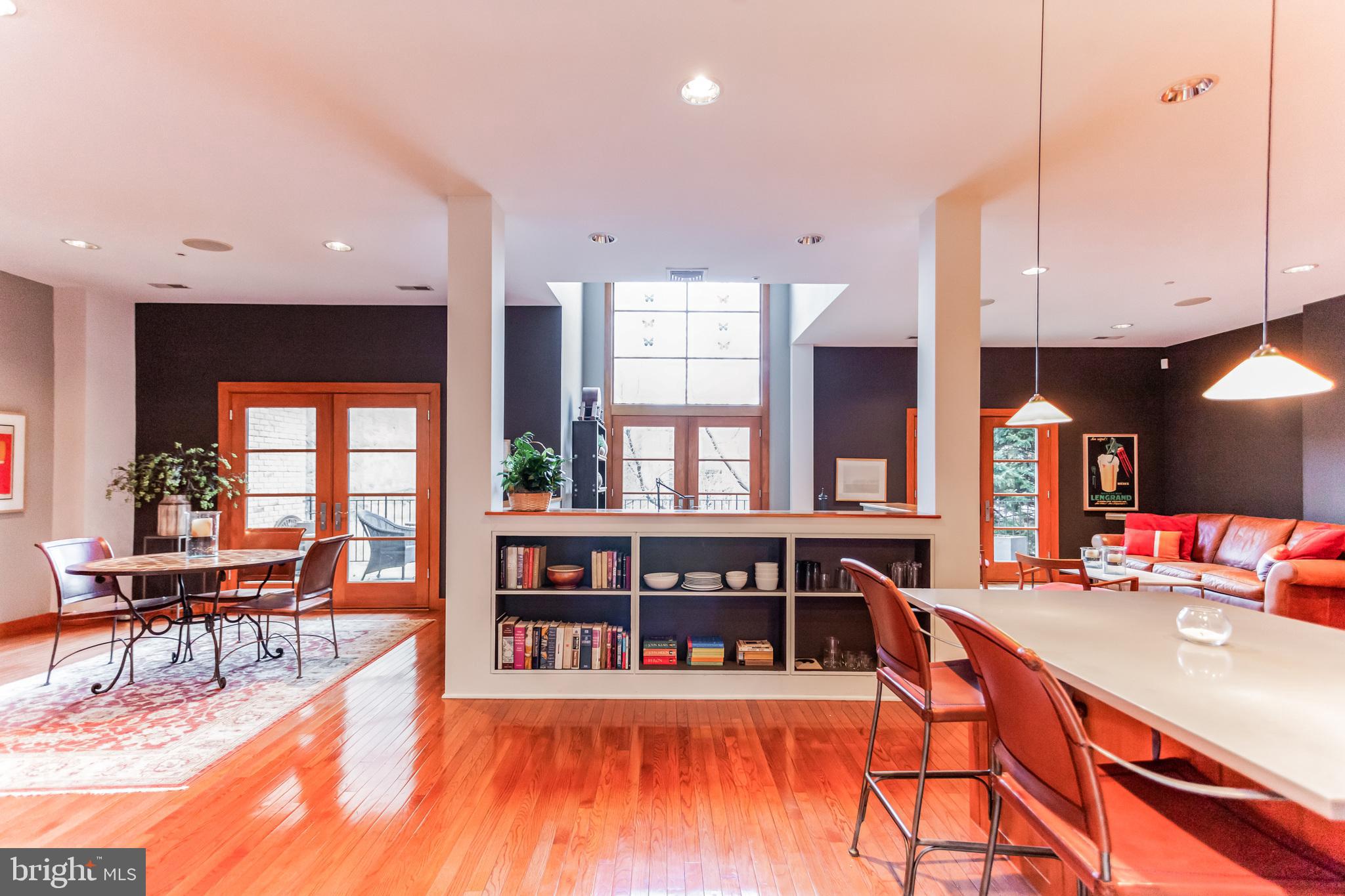 QUEEN VILLAGE - Residential