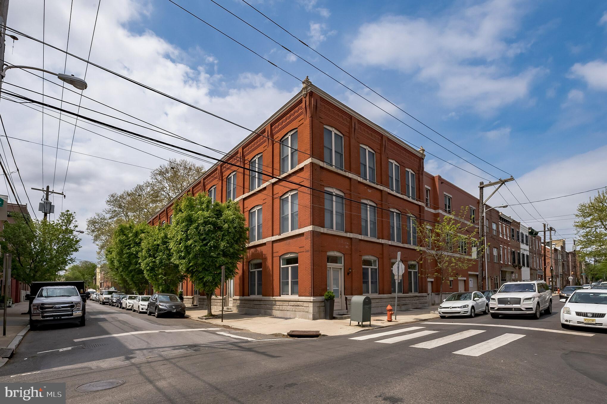 QUEEN VILLAGE - Residential