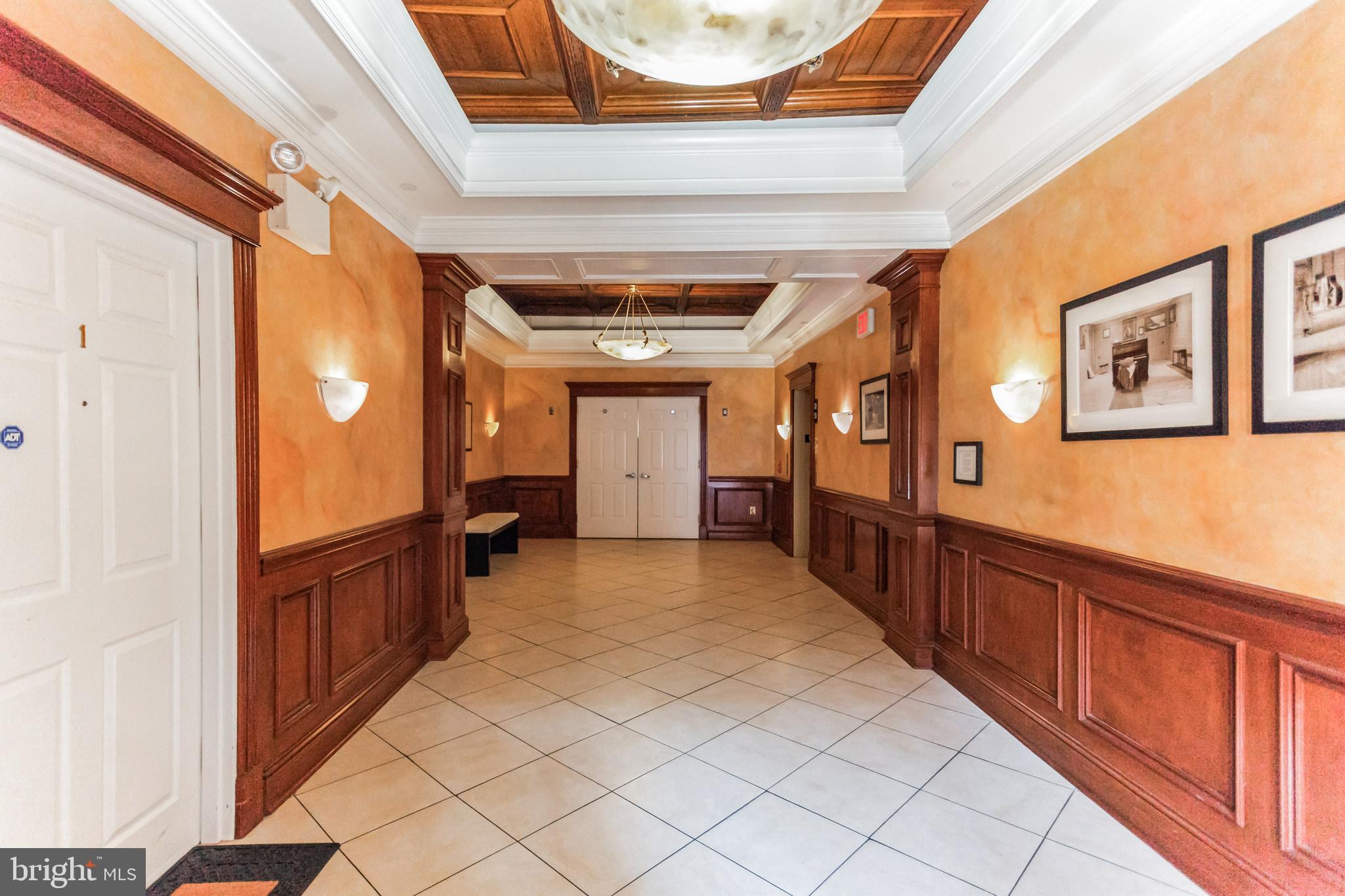 QUEEN VILLAGE - Residential