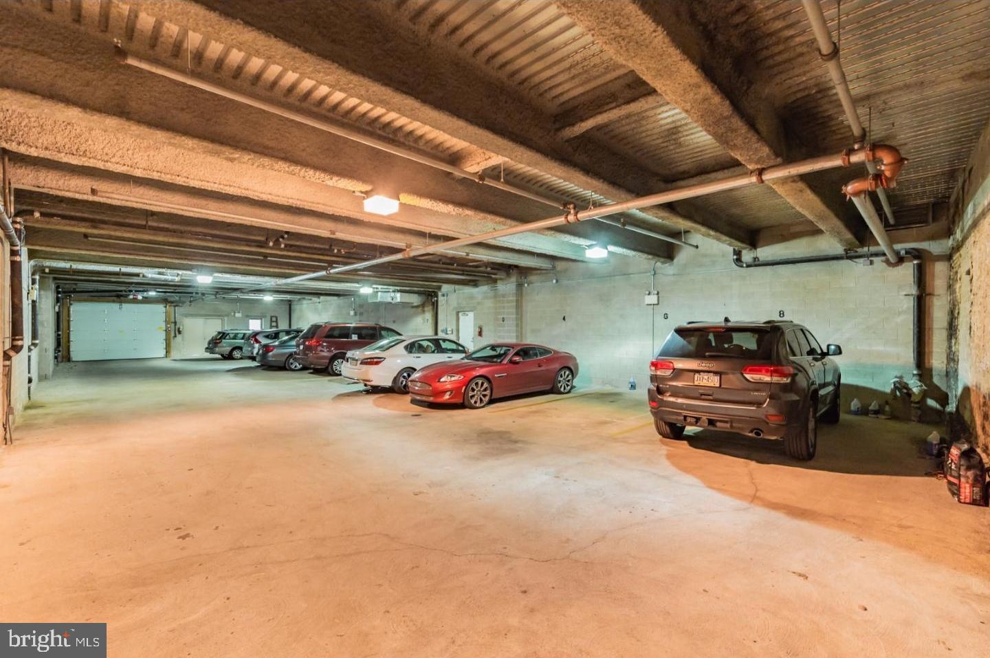 QUEEN VILLAGE - Residential