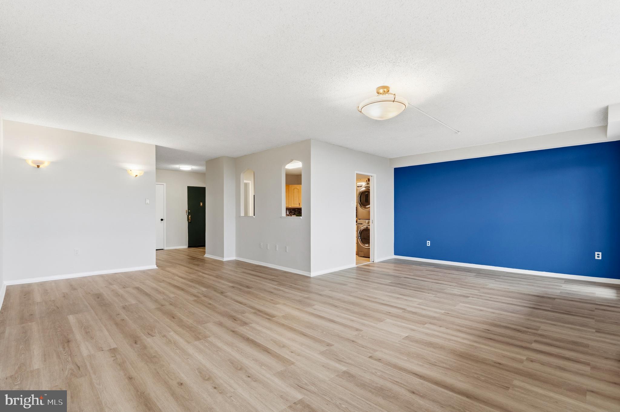 SKYLINE PLAZA - Residential