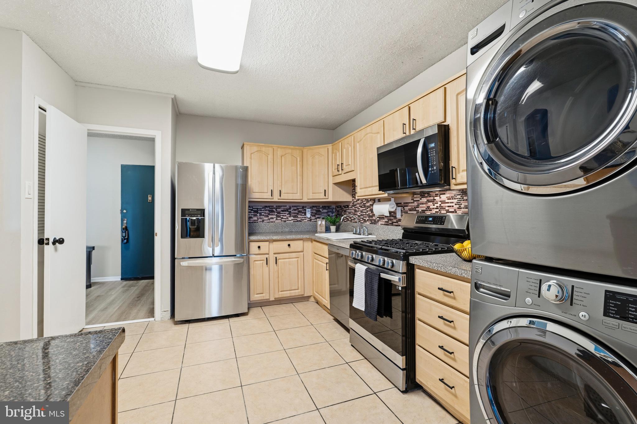 SKYLINE PLAZA - Residential