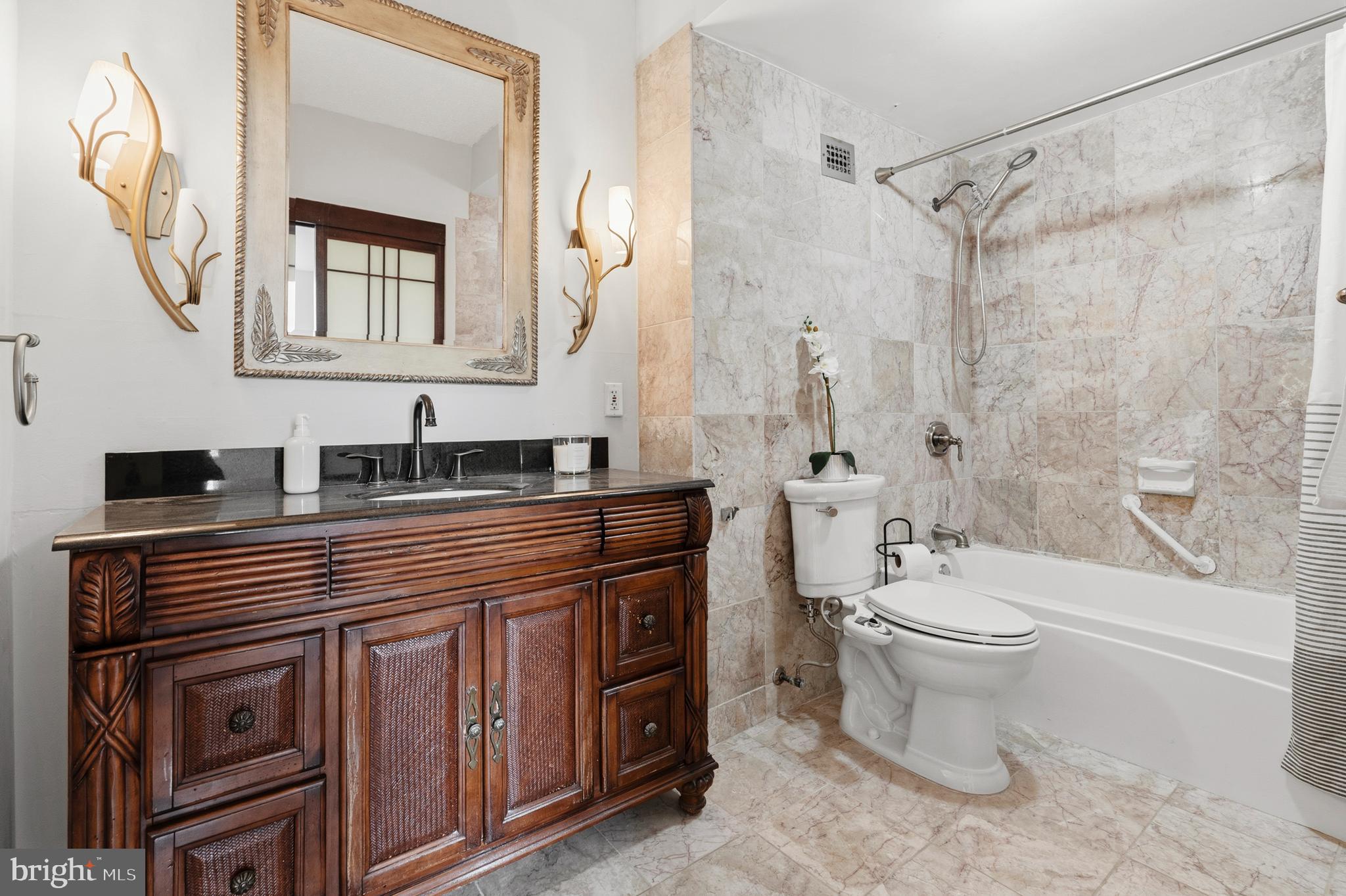 SKYLINE PLAZA - Residential