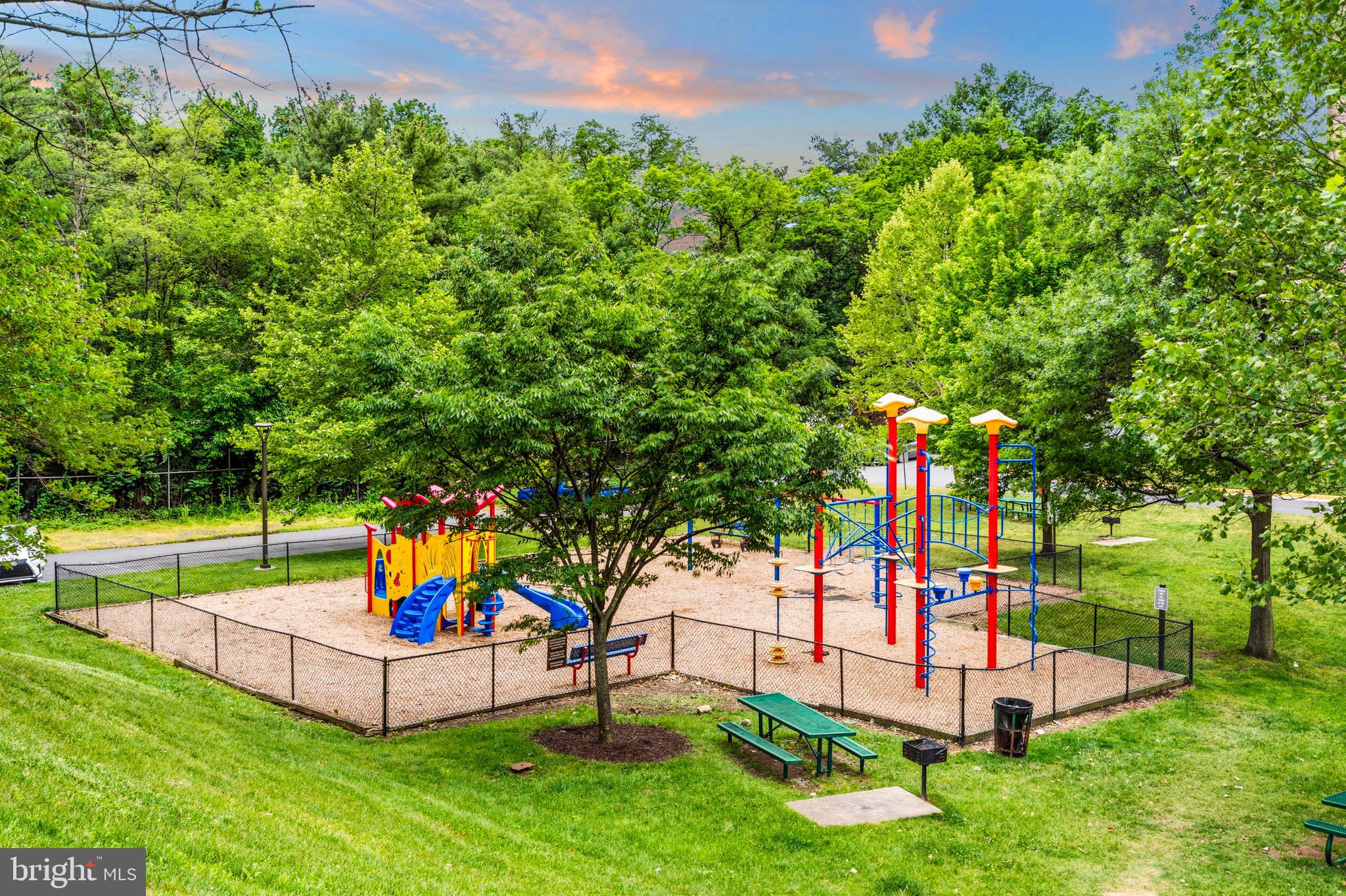 SKYLINE PLAZA - Residential